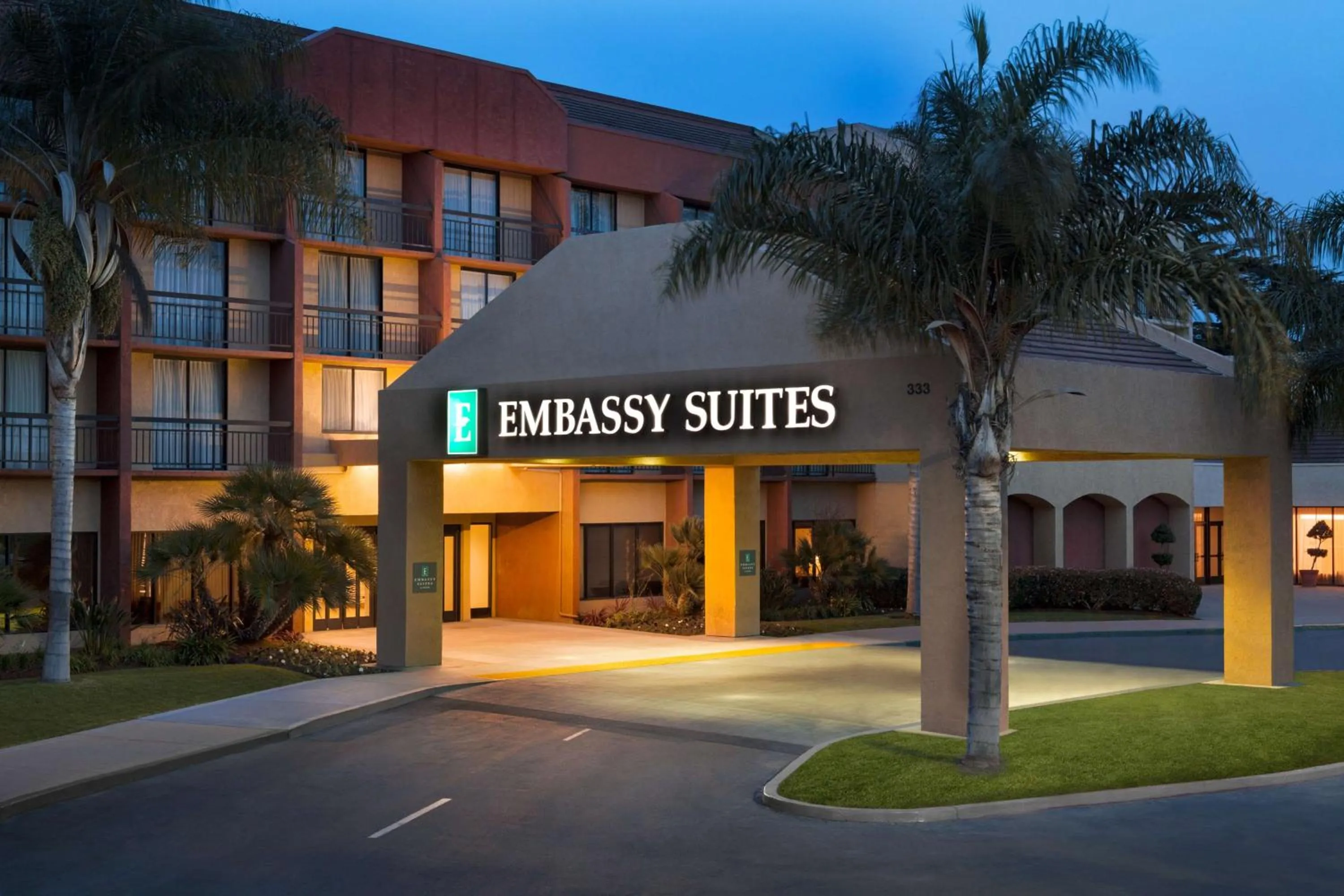 Property building in Embassy Suites San Luis Obispo