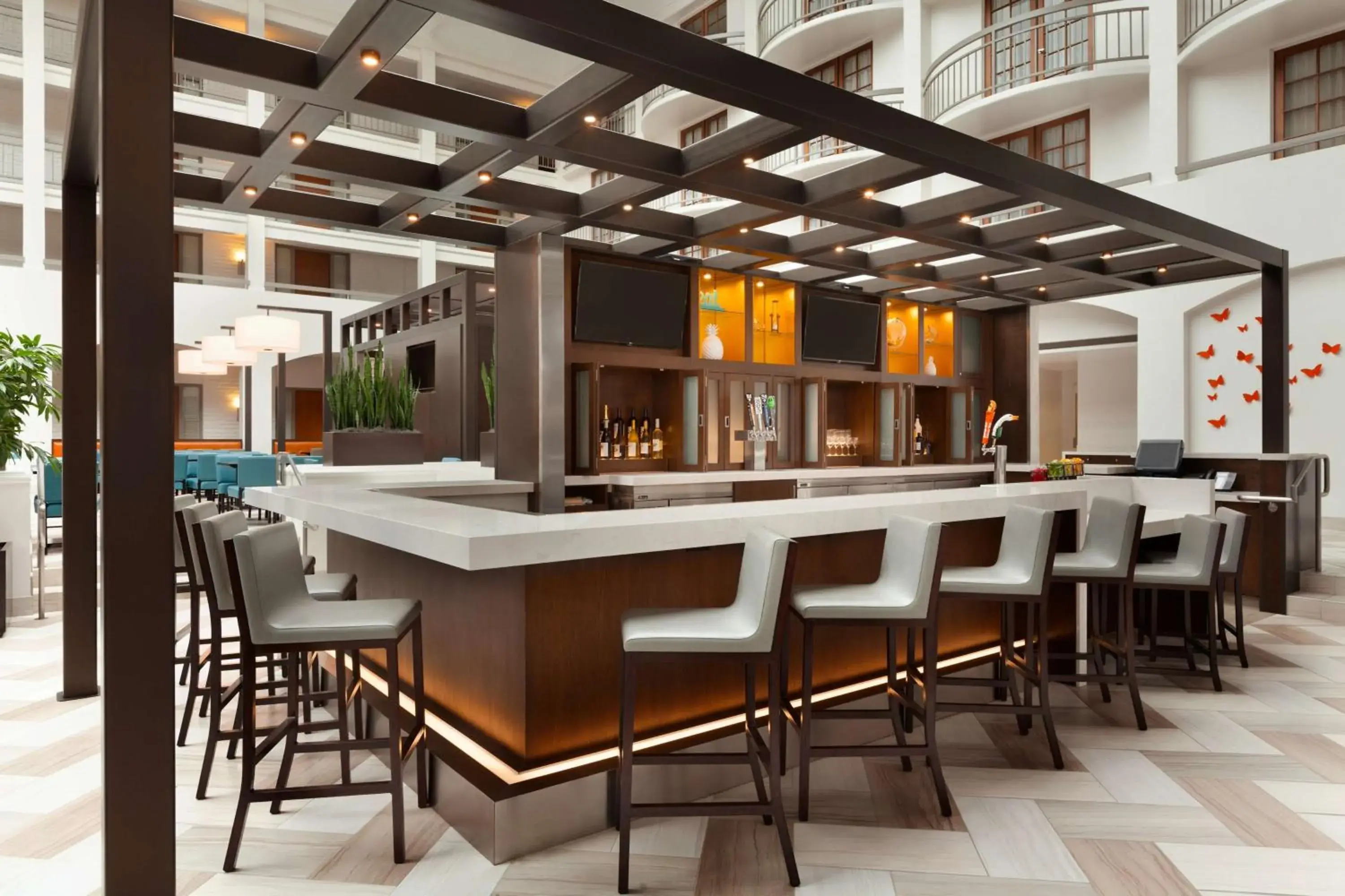 Lounge or bar in Embassy Suites San Luis Obispo Lounge or bar in Embassy Suites San Luis Obispo