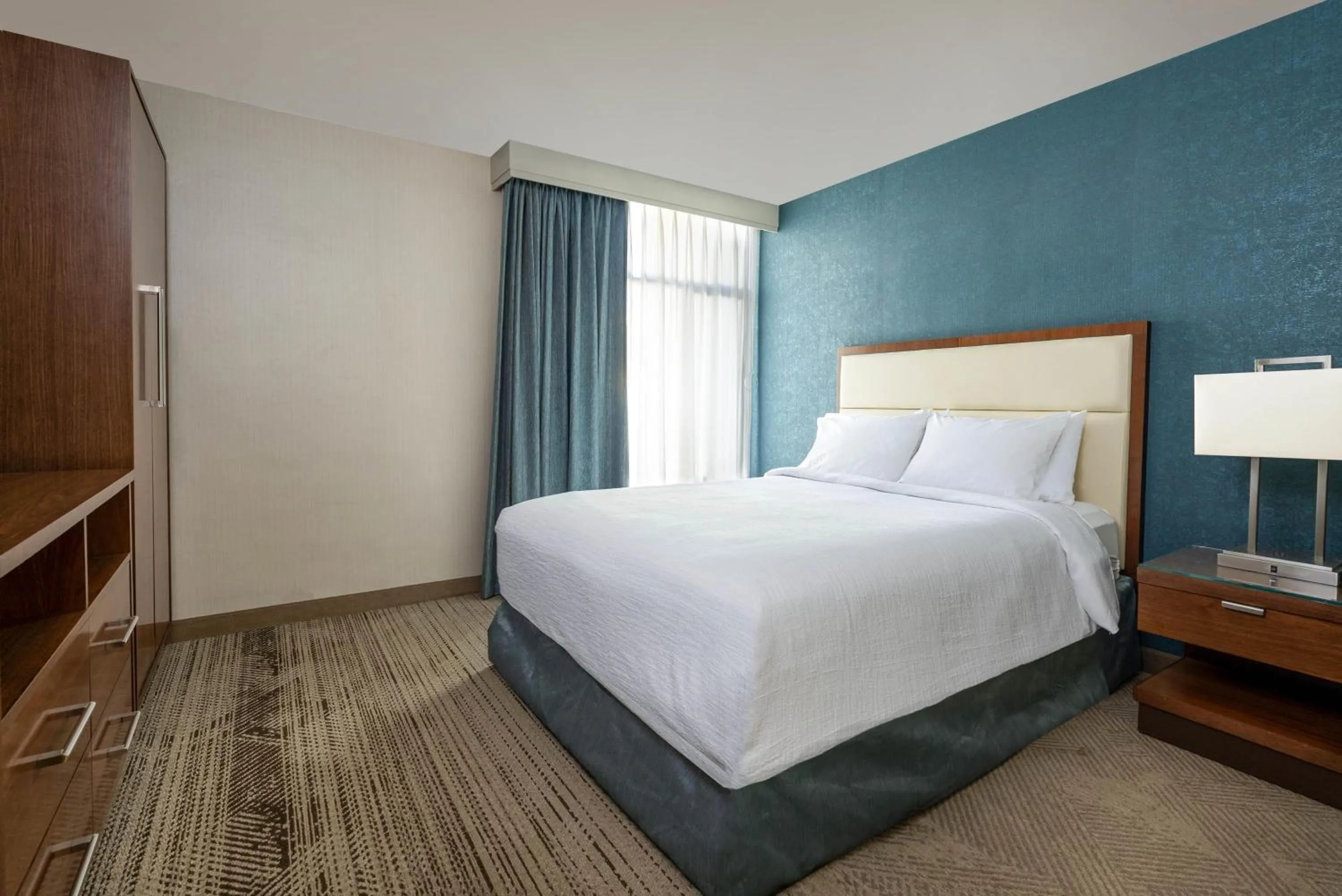 Bed in Embassy Suites San Luis Obispo