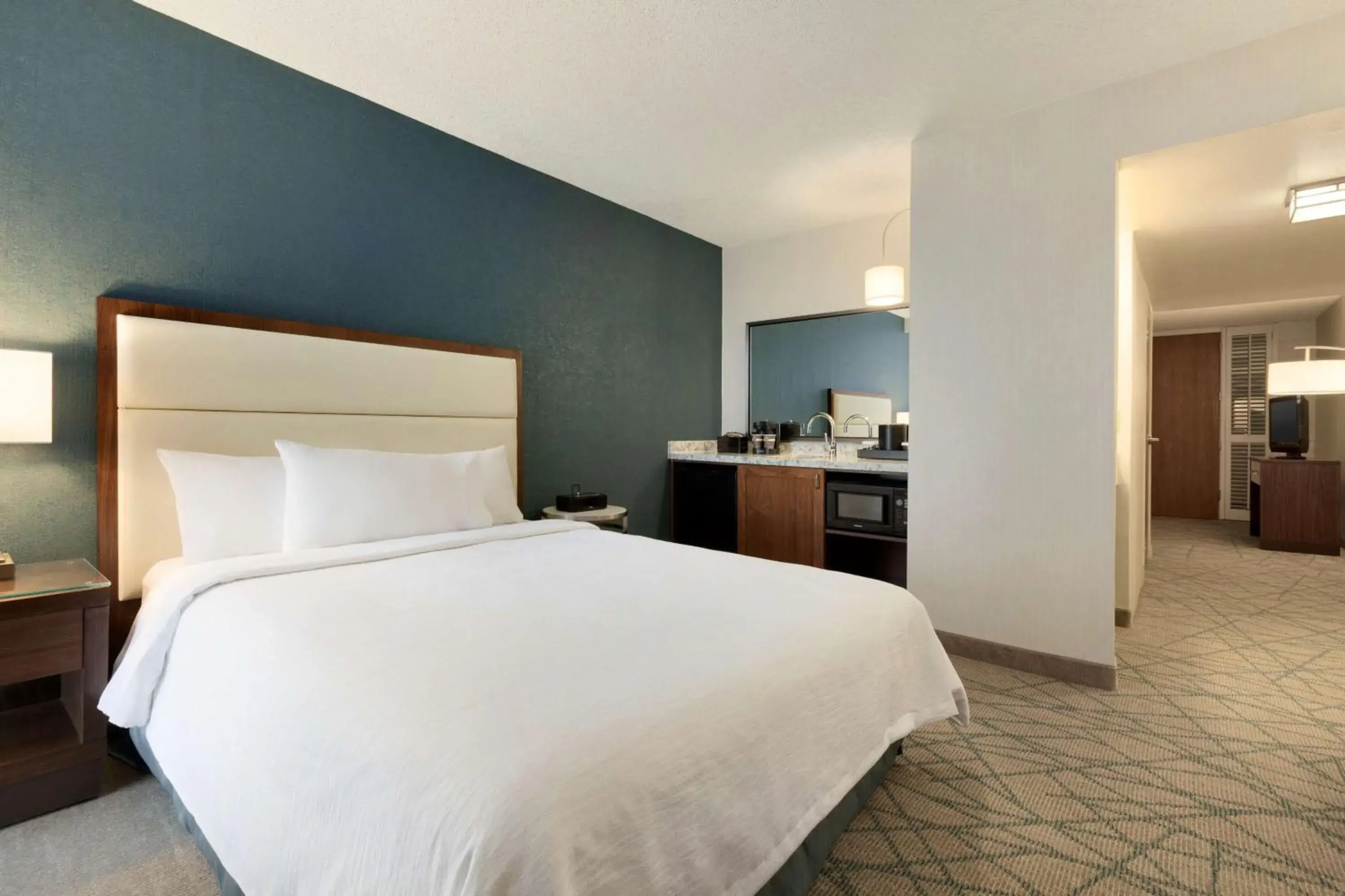 Bed in Embassy Suites San Luis Obispo Bed in Embassy Suites San Luis Obispo