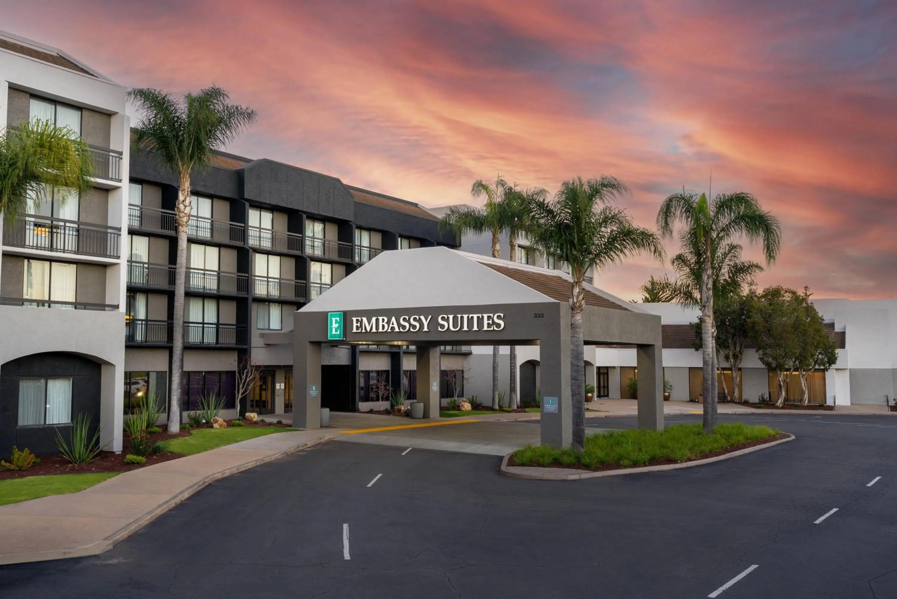 Property building in Embassy Suites San Luis Obispo