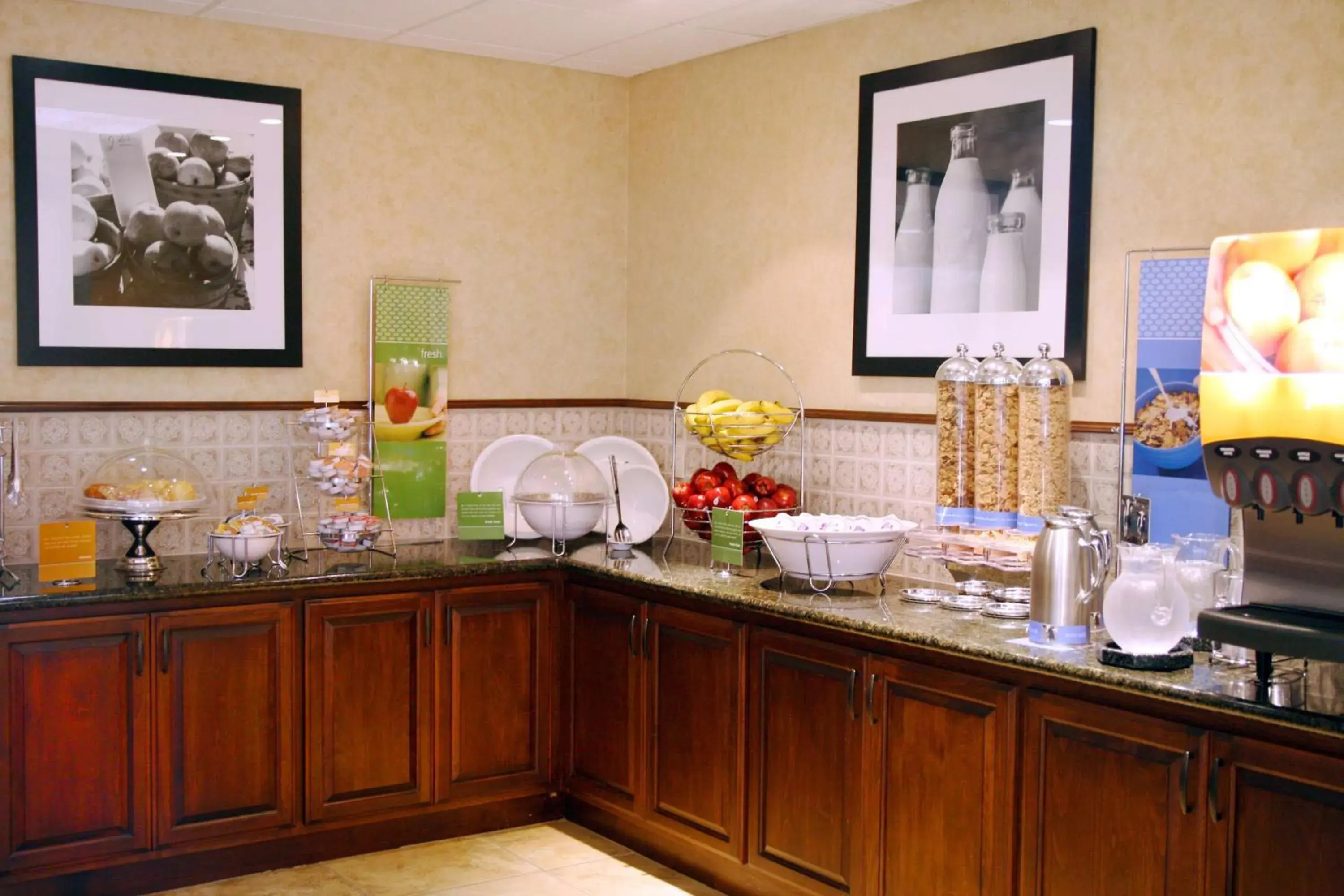 Restaurant/places to eat in Hampton Inn & Suites Lodi Restaurant/places to eat in Hampton Inn & Suites Lodi