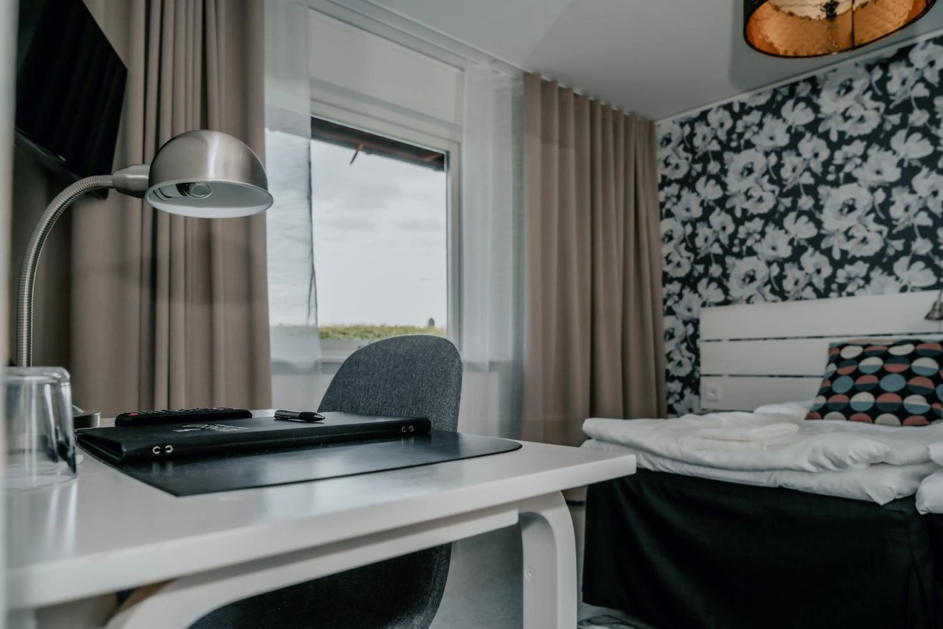 Property building, Bed in Wisingsö Hotell