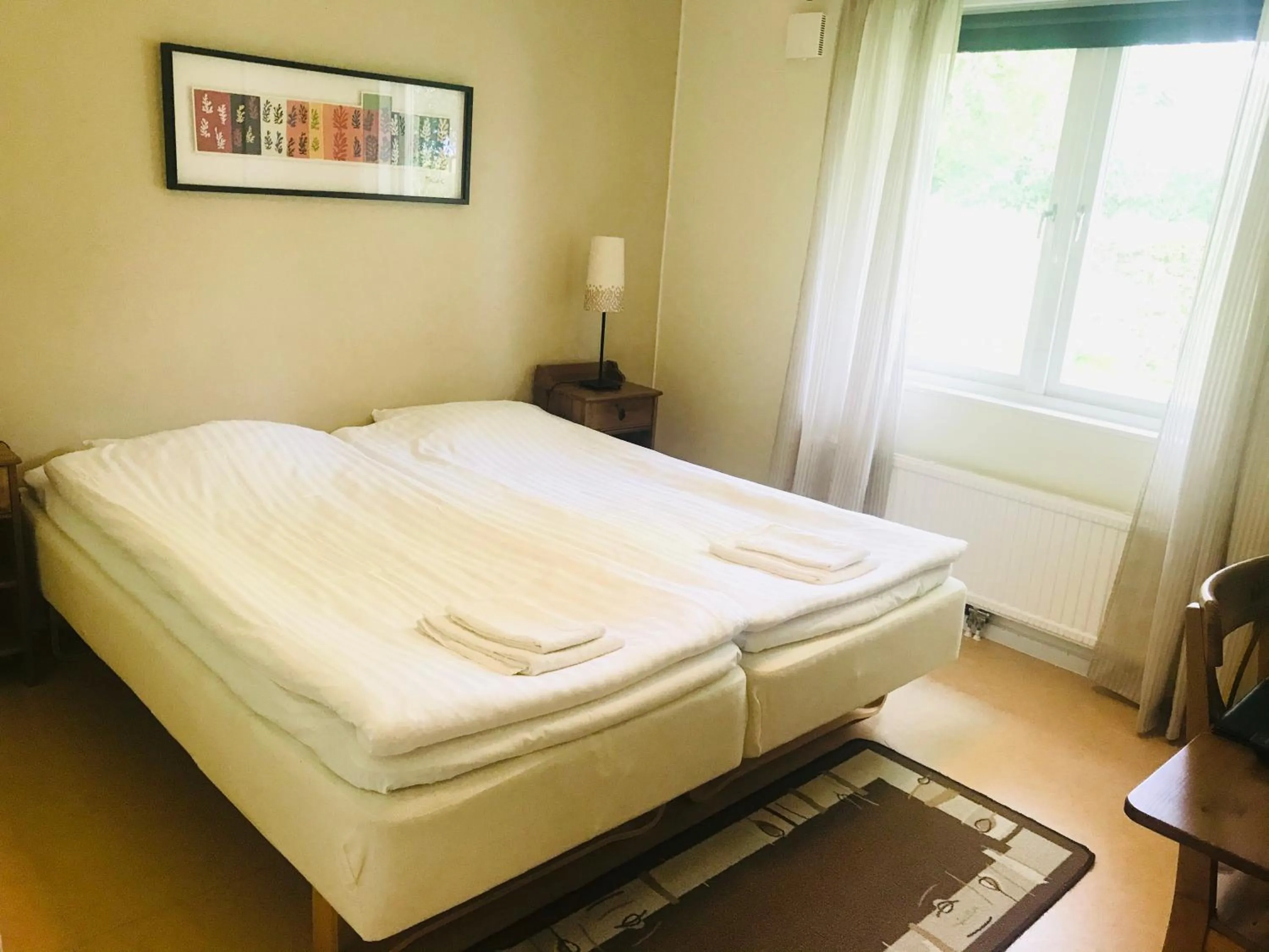 Property building, Bed in Wisingsö Hotell