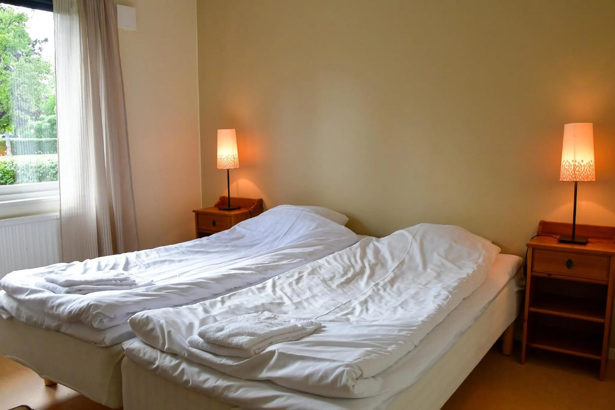 Property building, Bed in Wisingsö Hotell