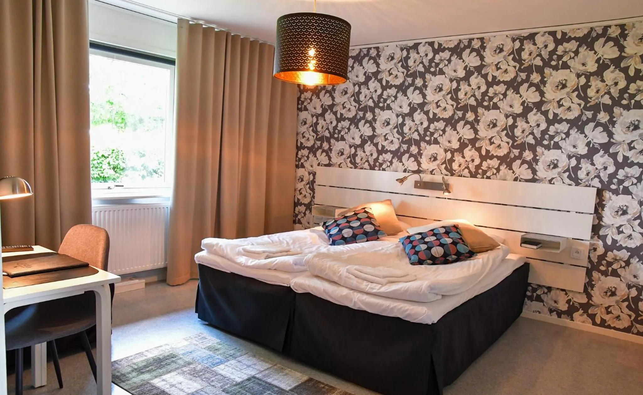 Property building, Bed in Wisingsö Hotell