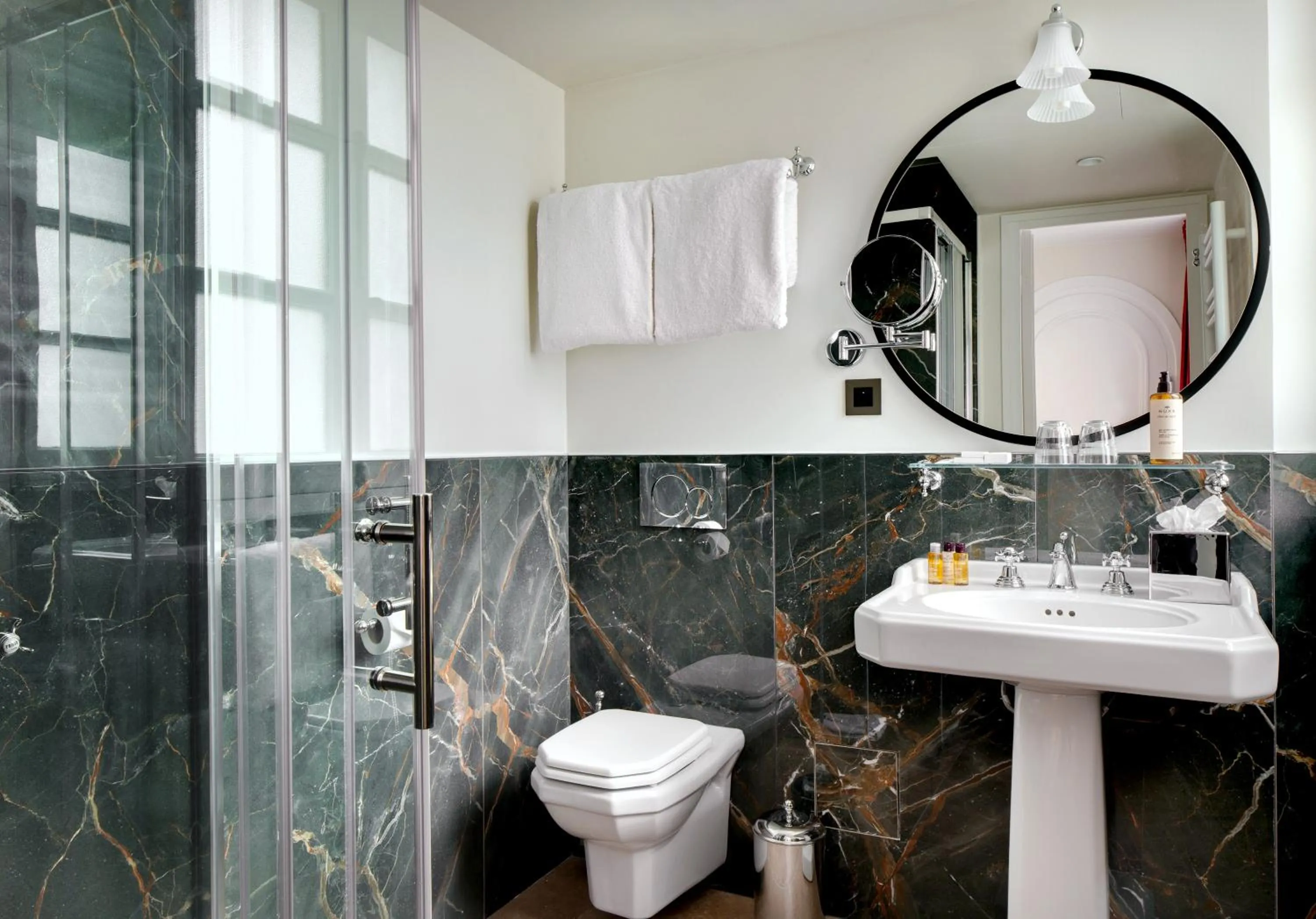 Shower in Les Rives de Notre-Dame