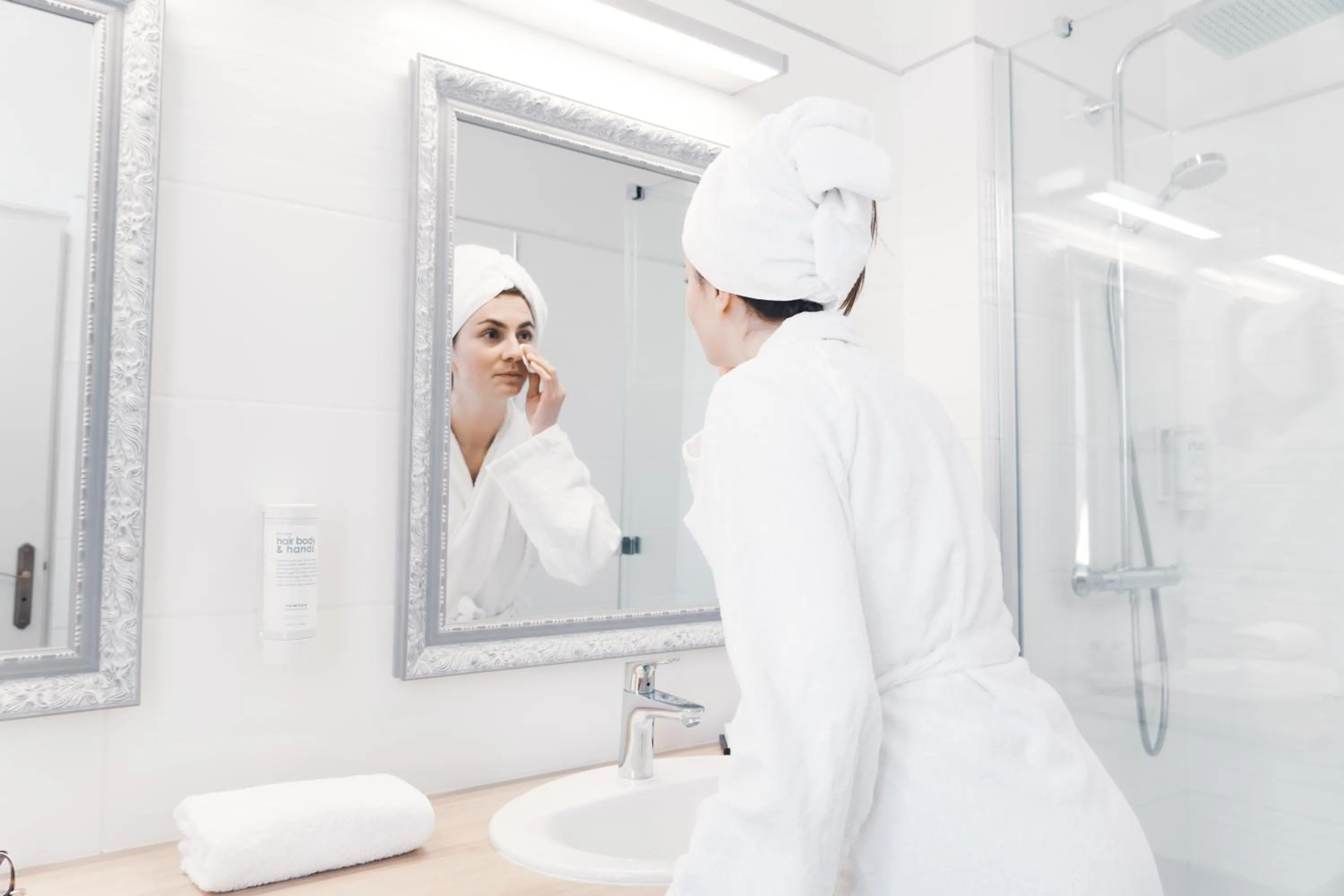 Bathroom in Oceania Hôtel d'Anjou Angers