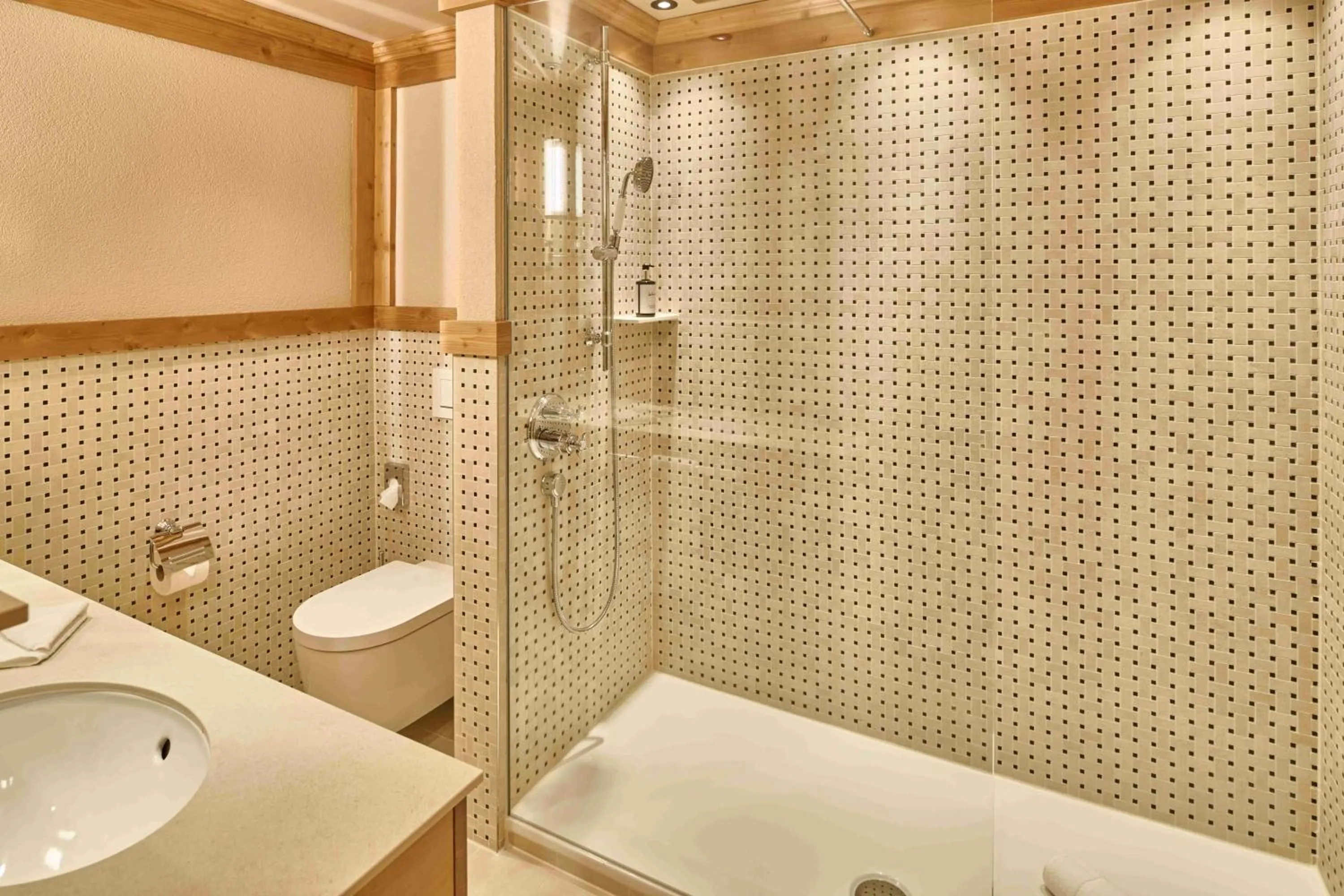 Shower in The Glacier Hotel - ex Eurotel Victoria -