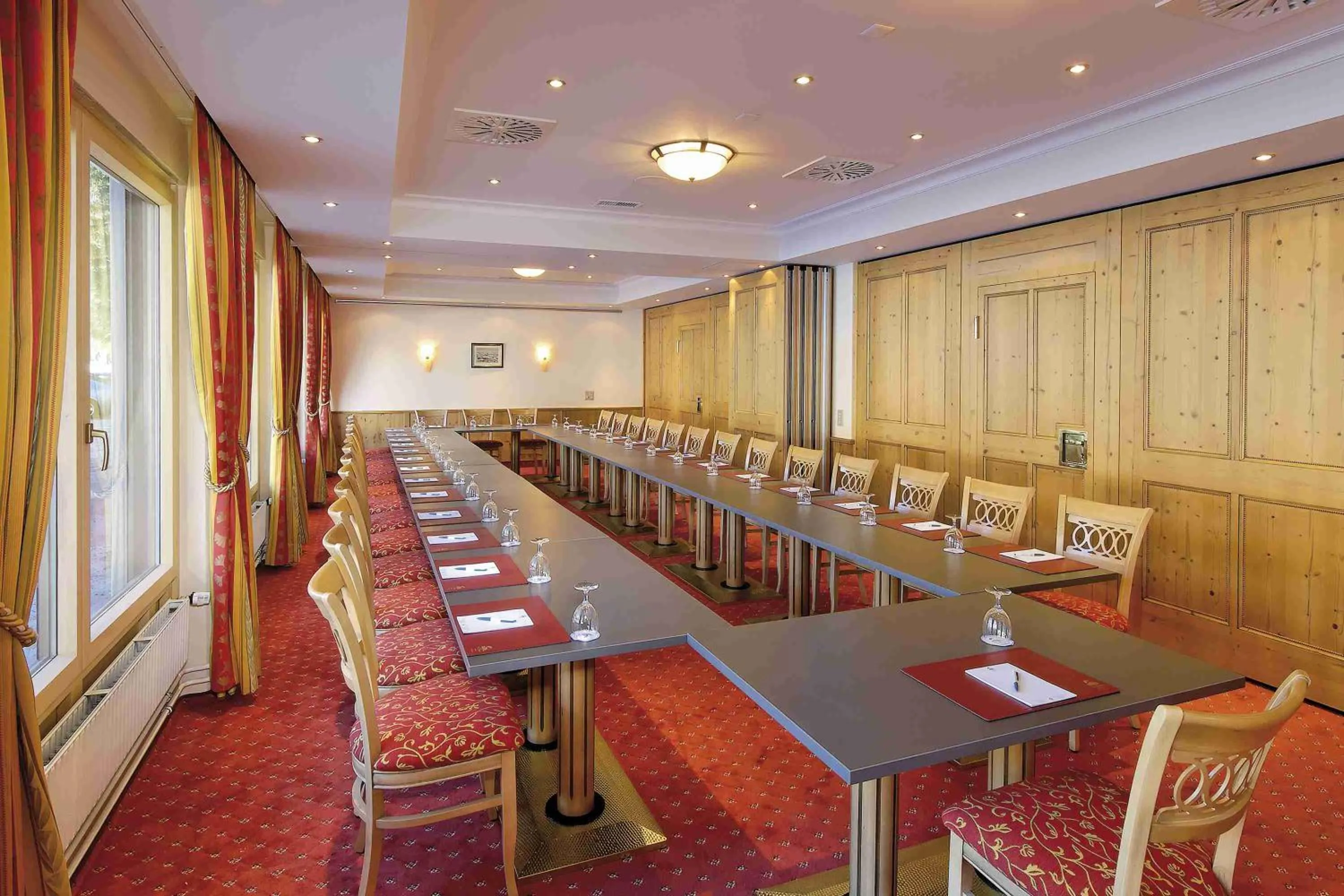 Meeting/conference room in The Glacier Hotel - ex Eurotel Victoria -