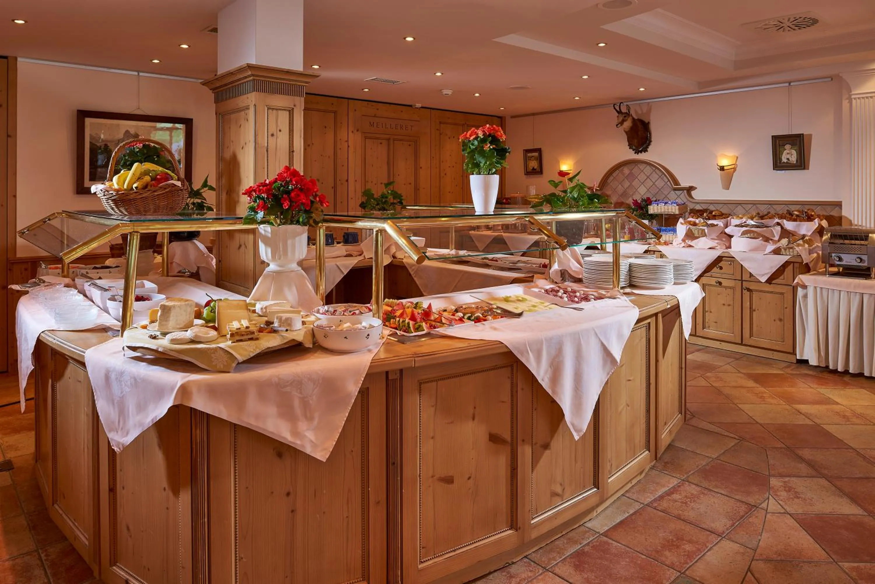 Food in The Glacier Hotel - ex Eurotel Victoria -