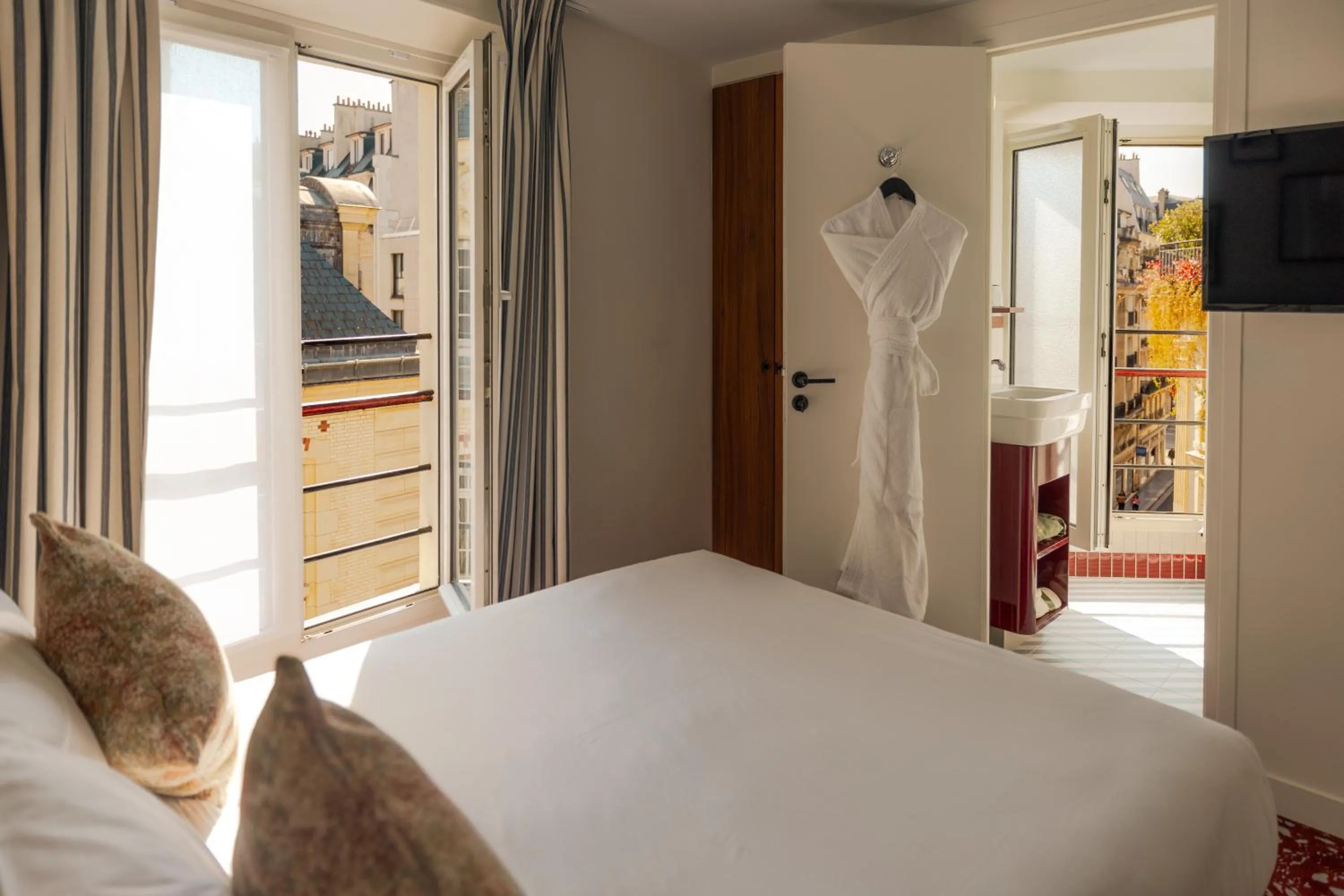 Bedroom, Bed in SALVIA Paris