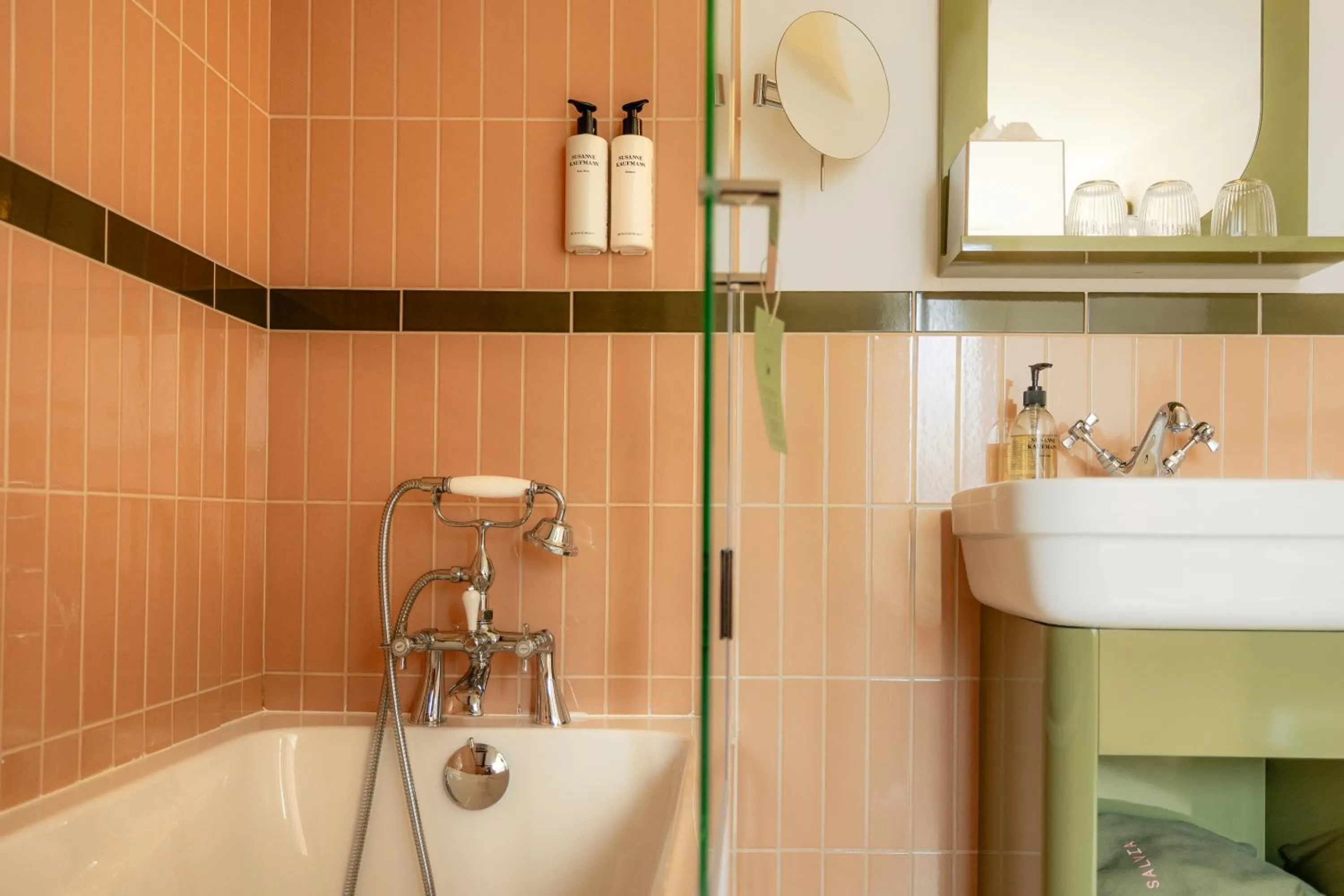Bathroom in SALVIA Paris