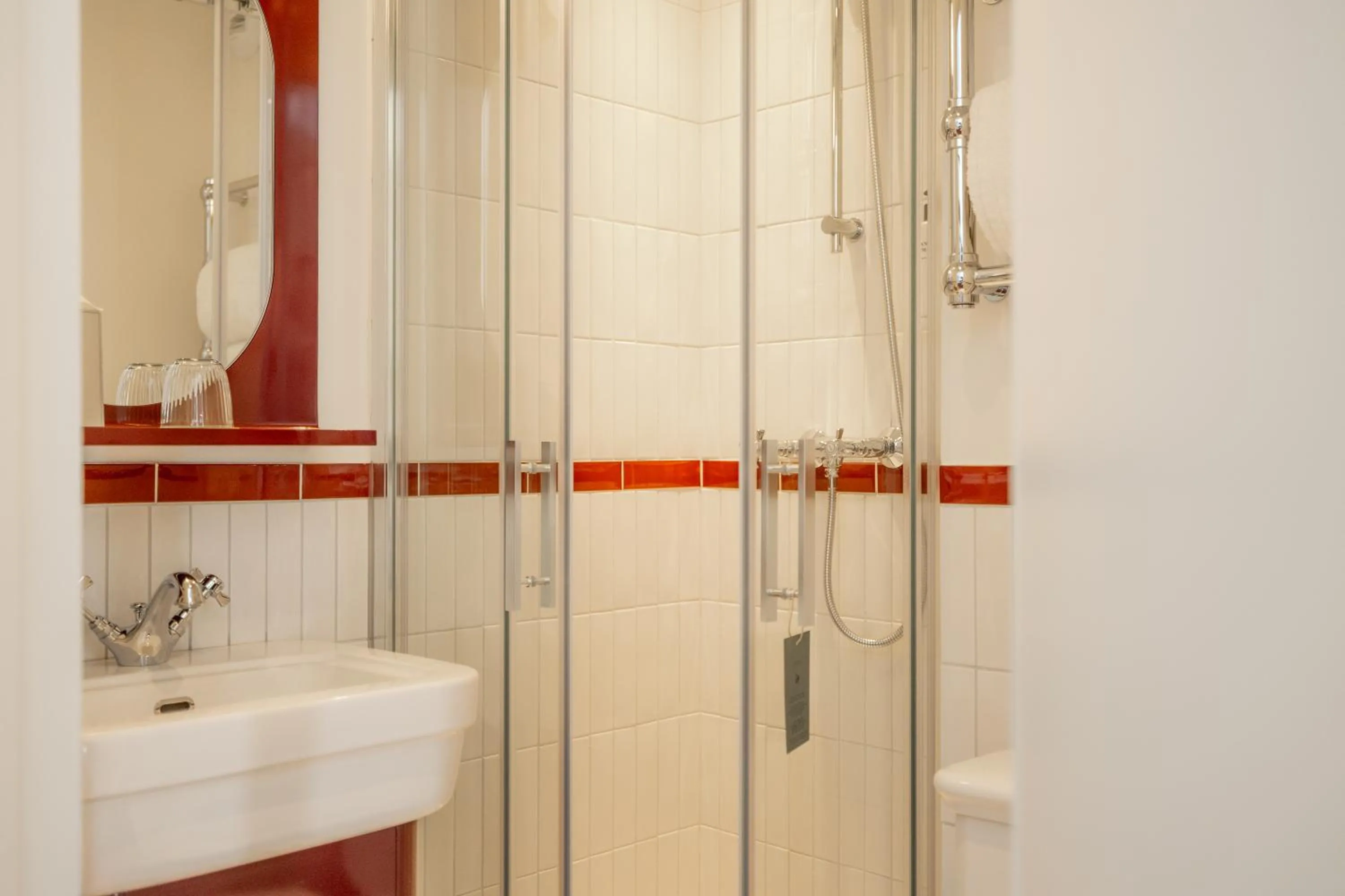 Shower in SALVIA Paris