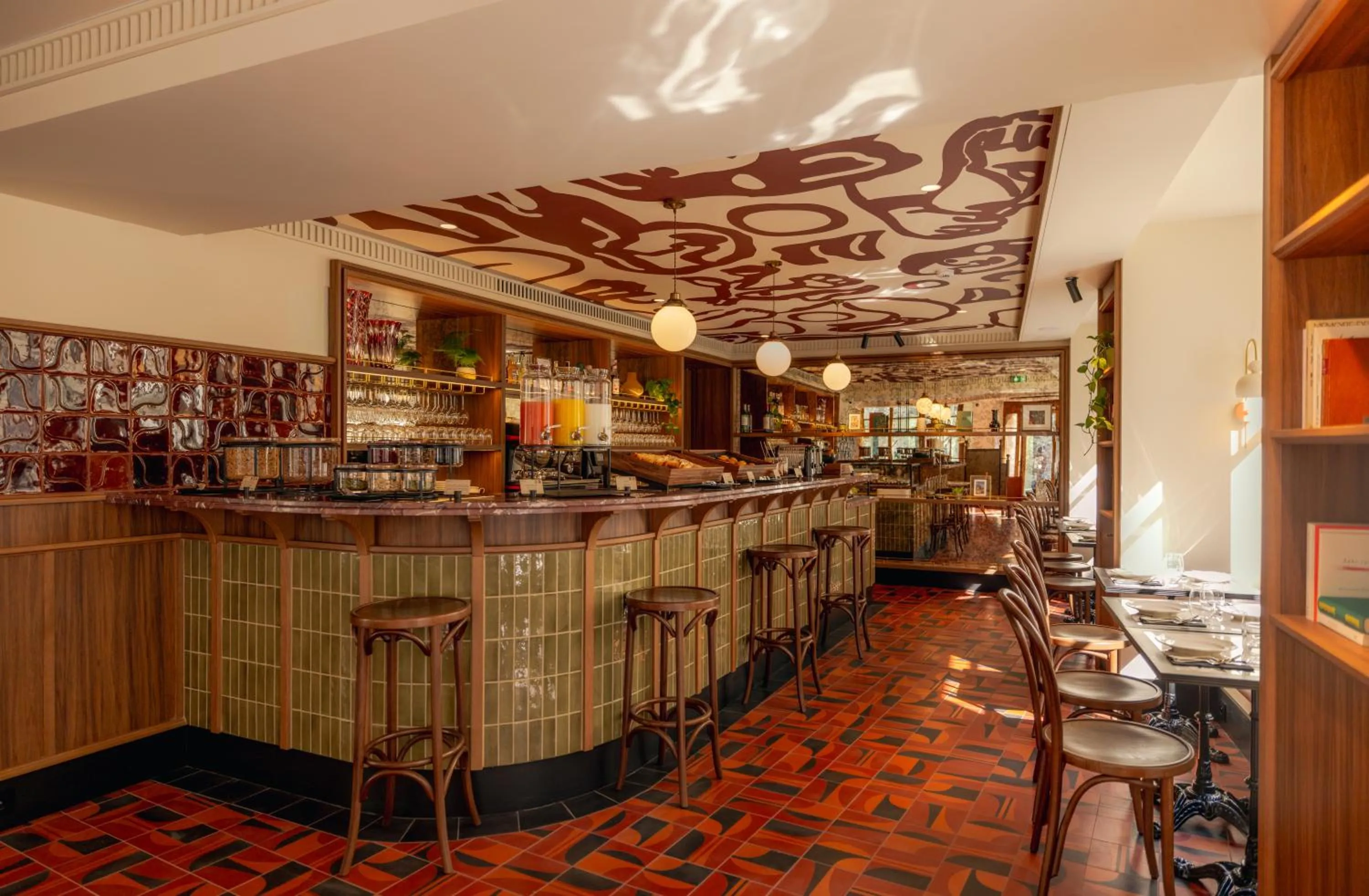 Restaurant/places to eat in SALVIA Paris