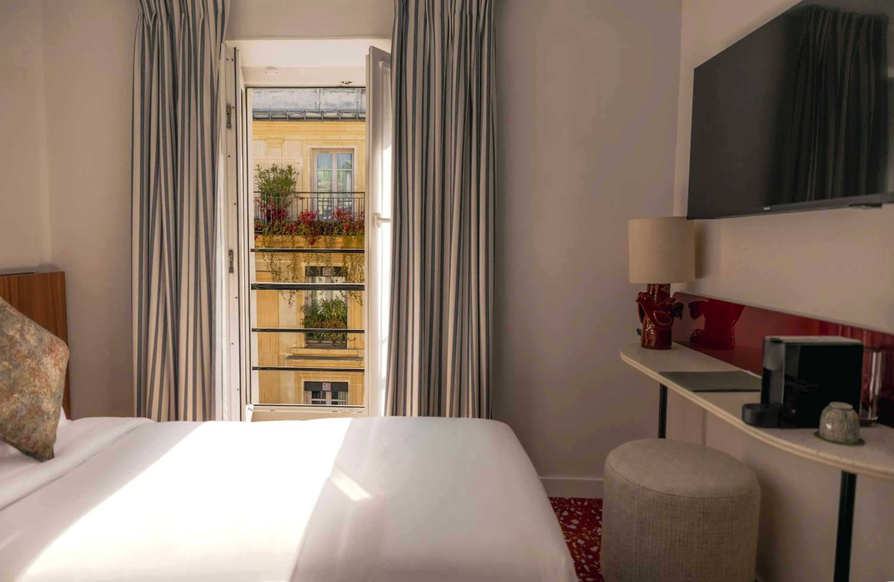 Photo of the whole room, Bed in SALVIA Paris