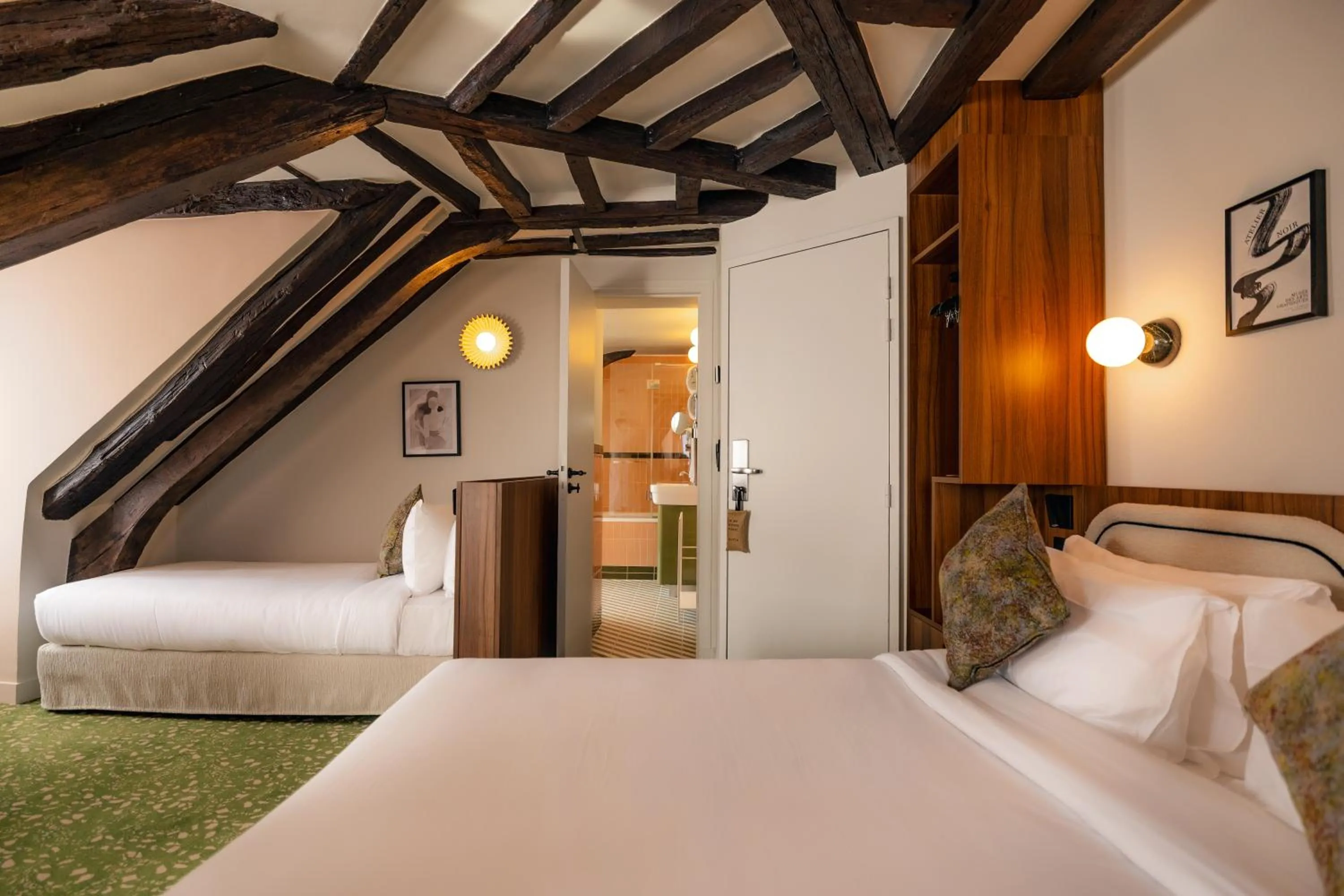 Photo of the whole room, Bed in SALVIA Paris