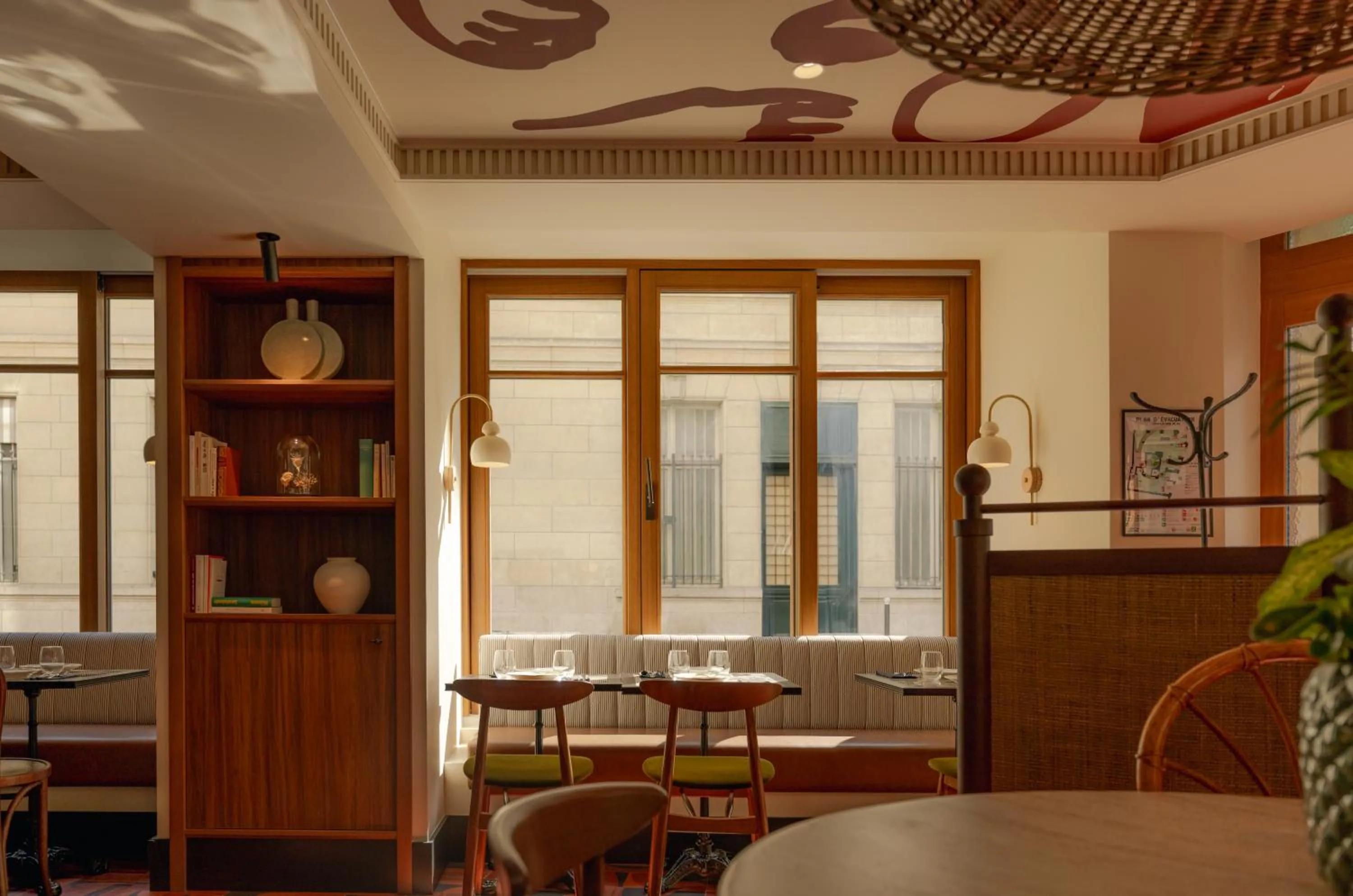 Restaurant/places to eat in SALVIA Paris