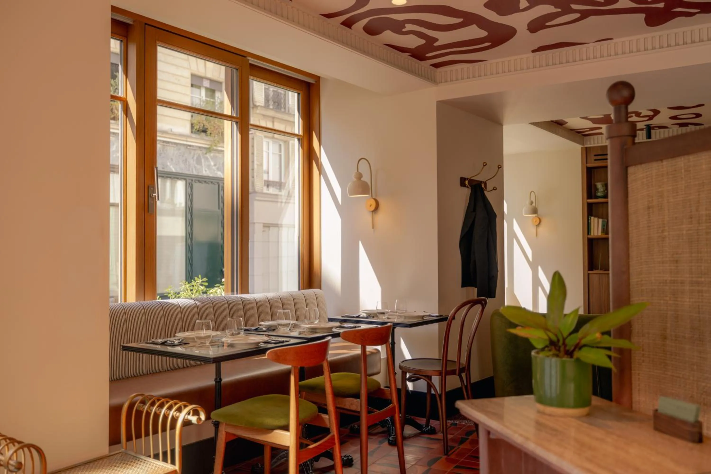 Restaurant/places to eat in SALVIA Paris