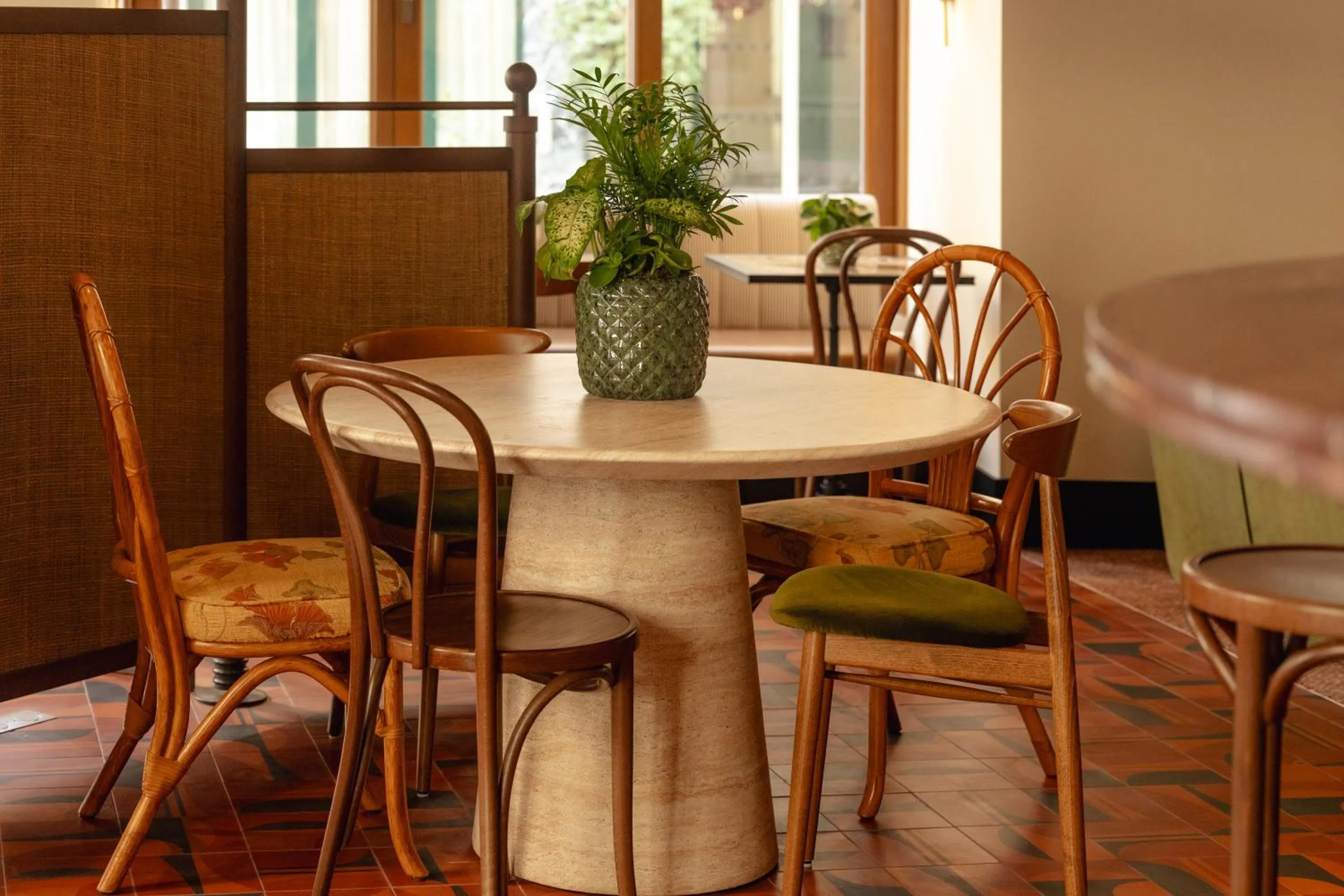 Restaurant/places to eat in SALVIA Paris