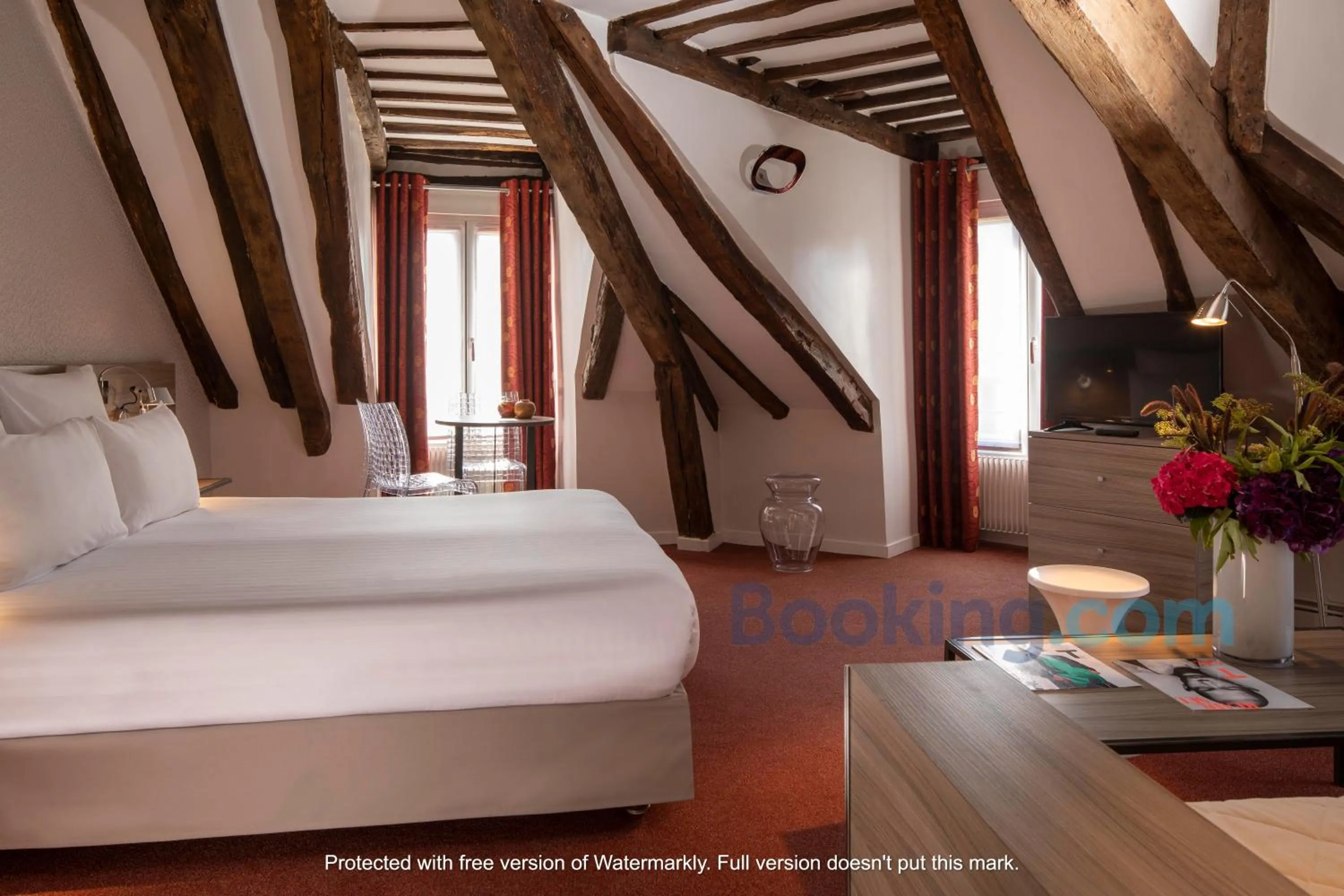 Deluxe Room with Pantheon view in Hôtel des 3 Collèges