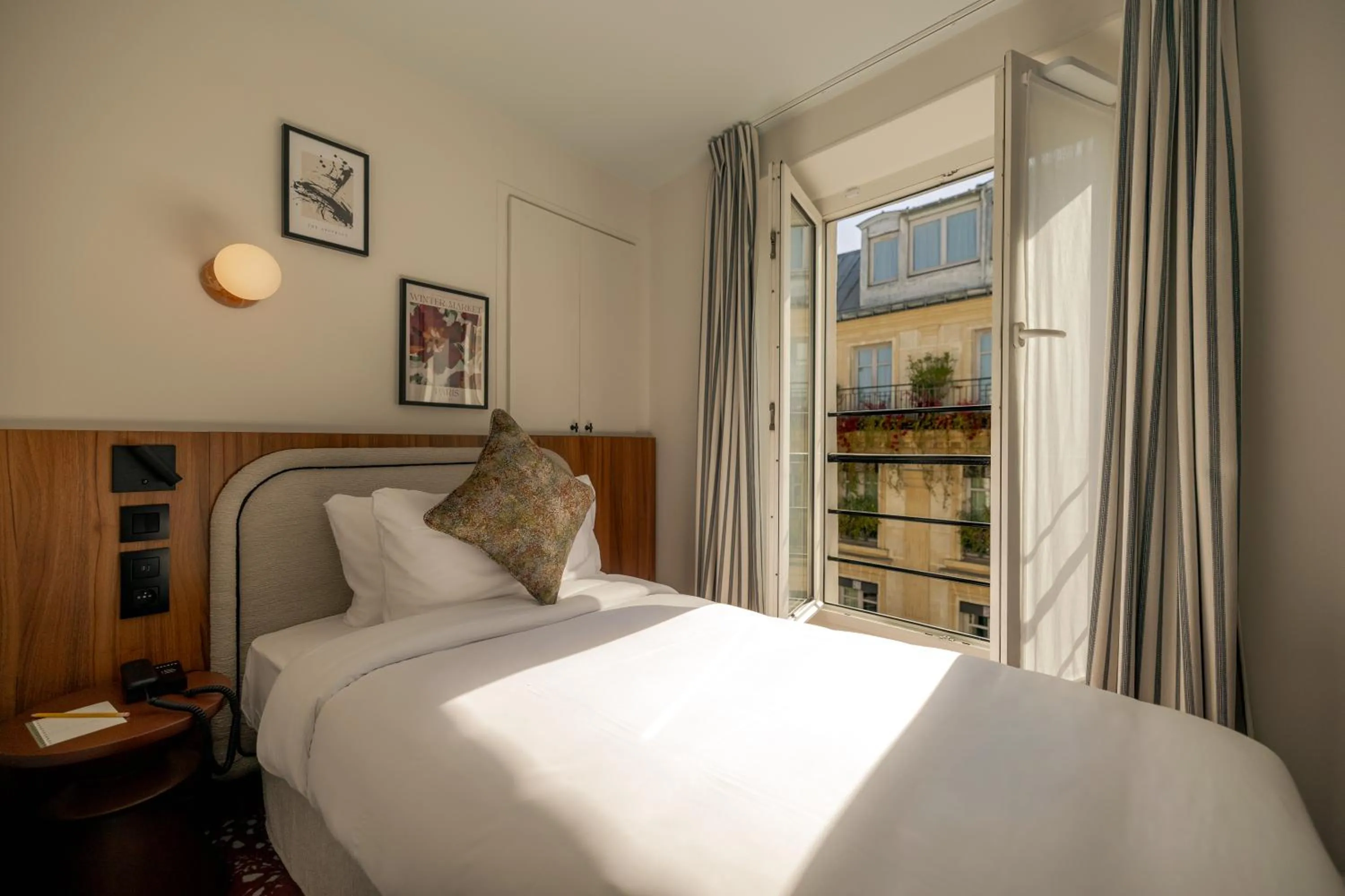 Photo of the whole room, Bed in SALVIA Paris