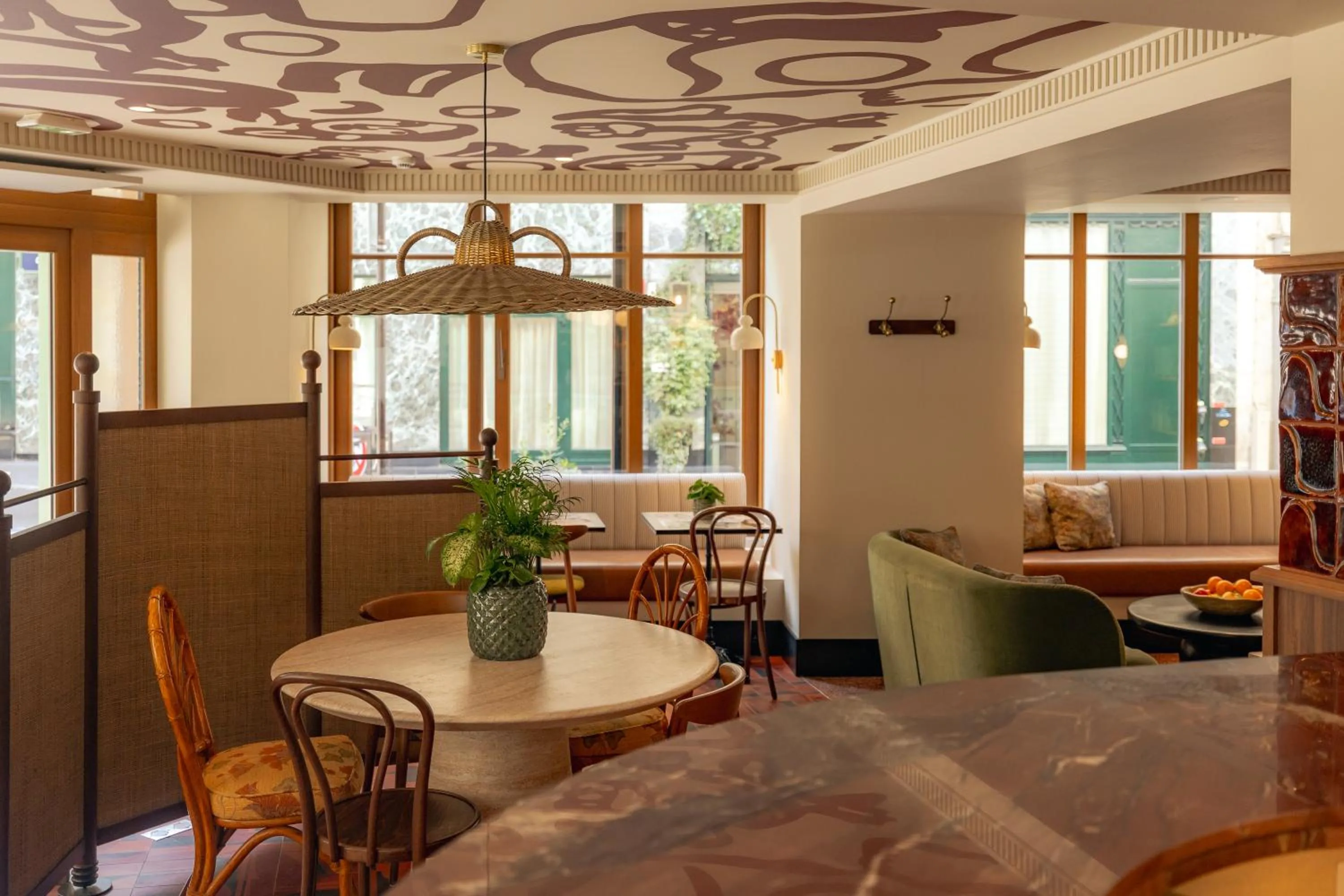 Restaurant/places to eat in SALVIA Paris