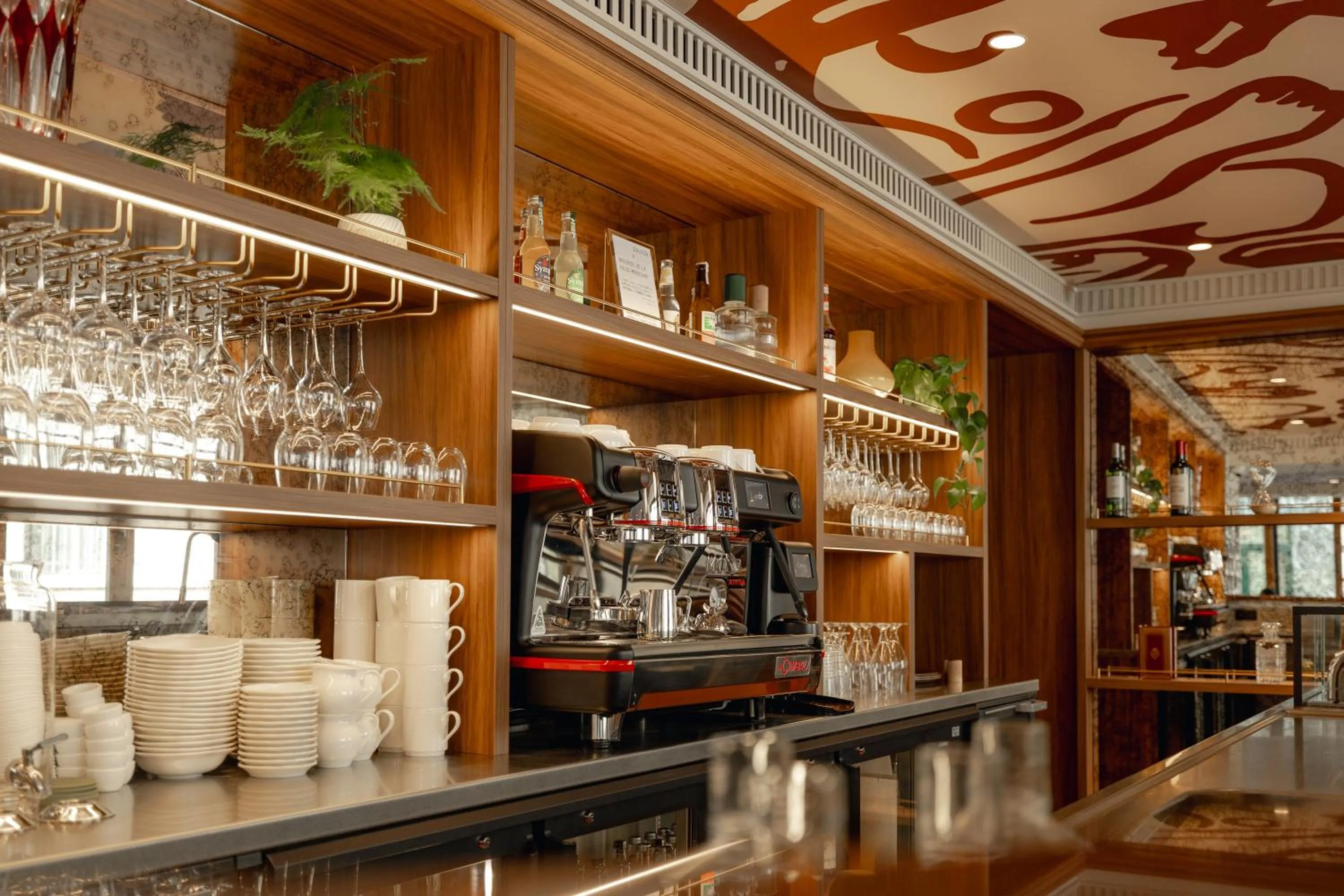 Restaurant/places to eat in SALVIA Paris