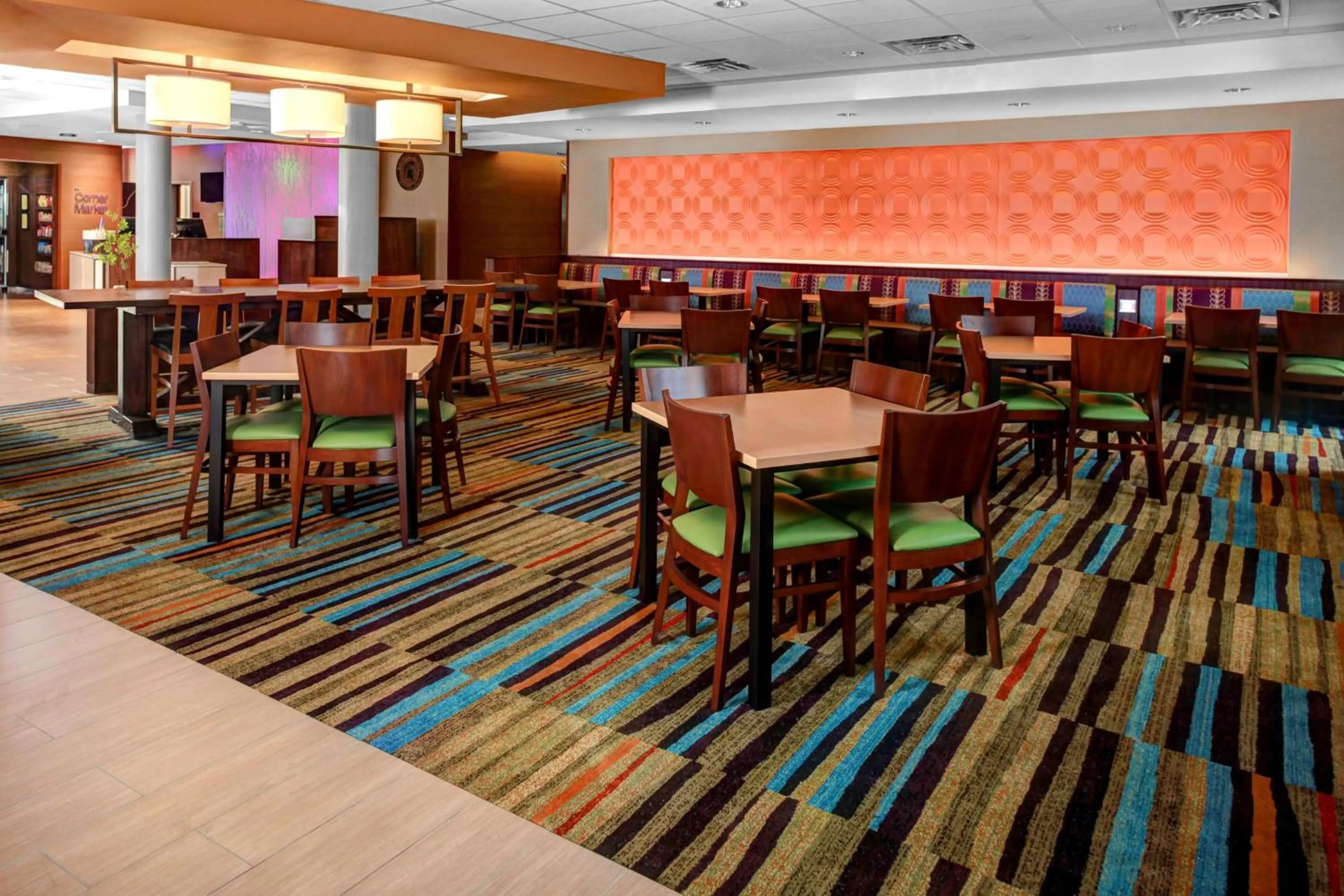 Breakfast in Fairfield Inn & Suites by Marriott Lansing at Eastwood