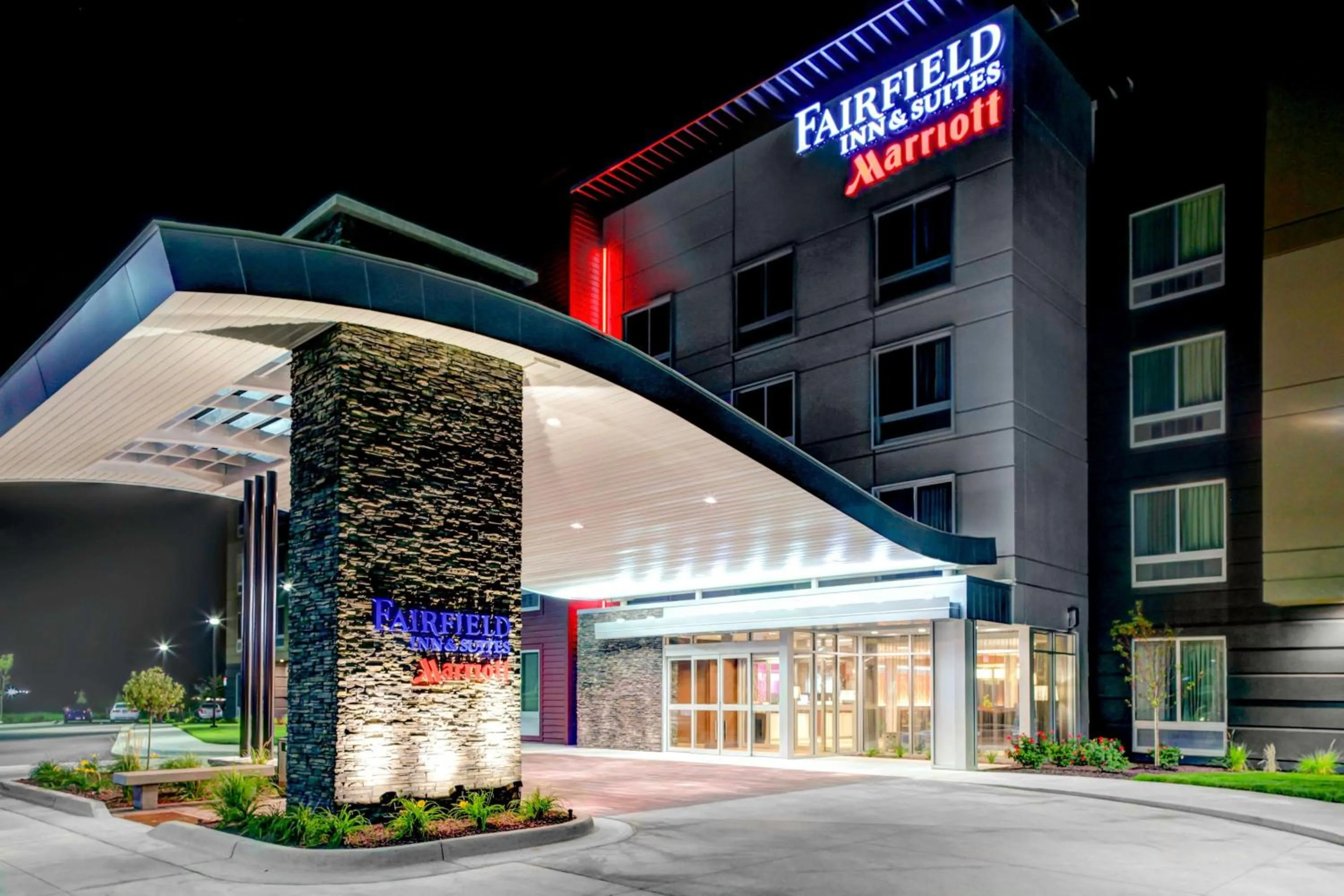 Property building in Fairfield Inn & Suites by Marriott Lansing at Eastwood