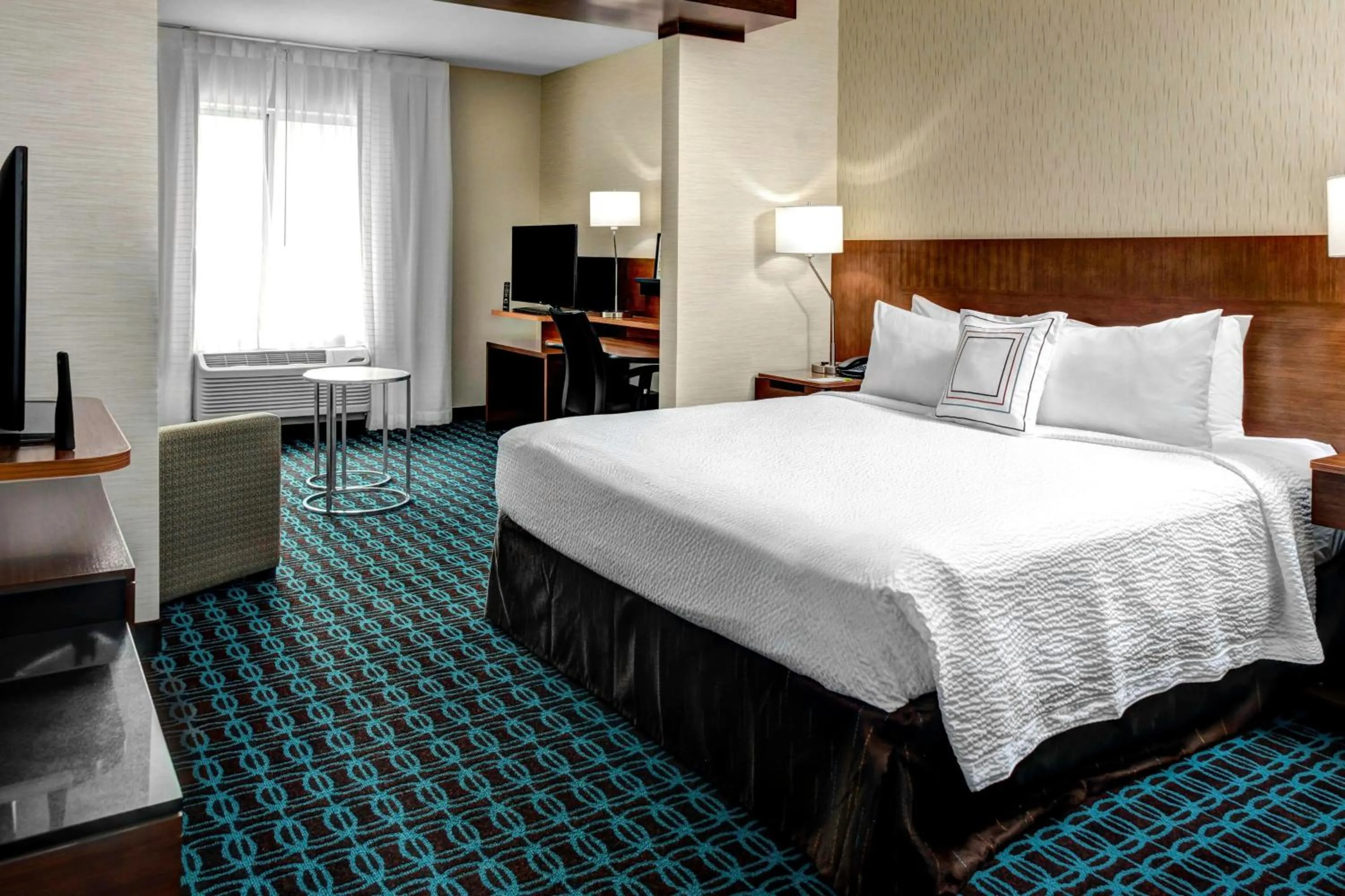 Photo of the whole room, Bed in Fairfield Inn & Suites by Marriott Lansing at Eastwood