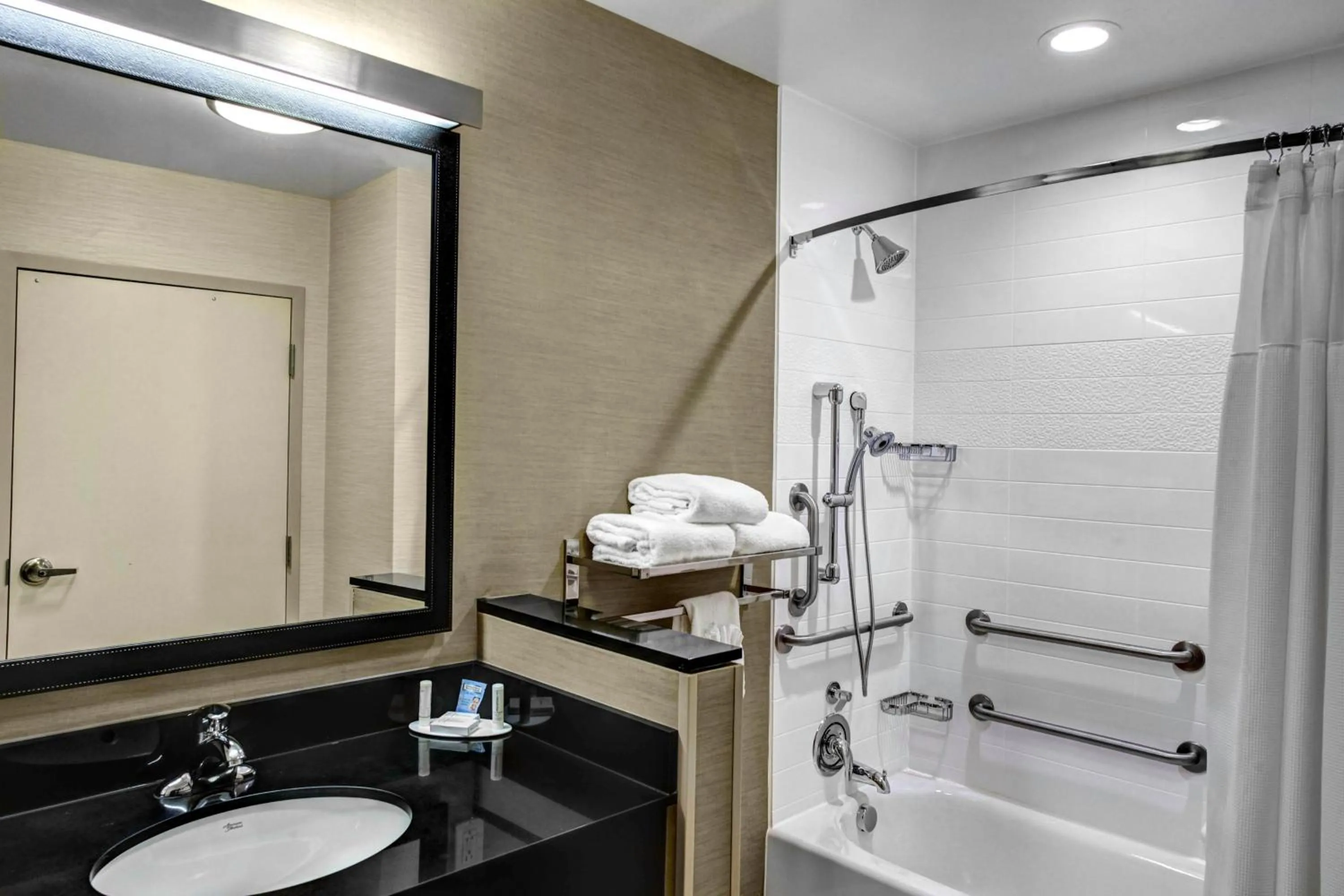 Bathroom in Fairfield Inn & Suites by Marriott Lansing at Eastwood