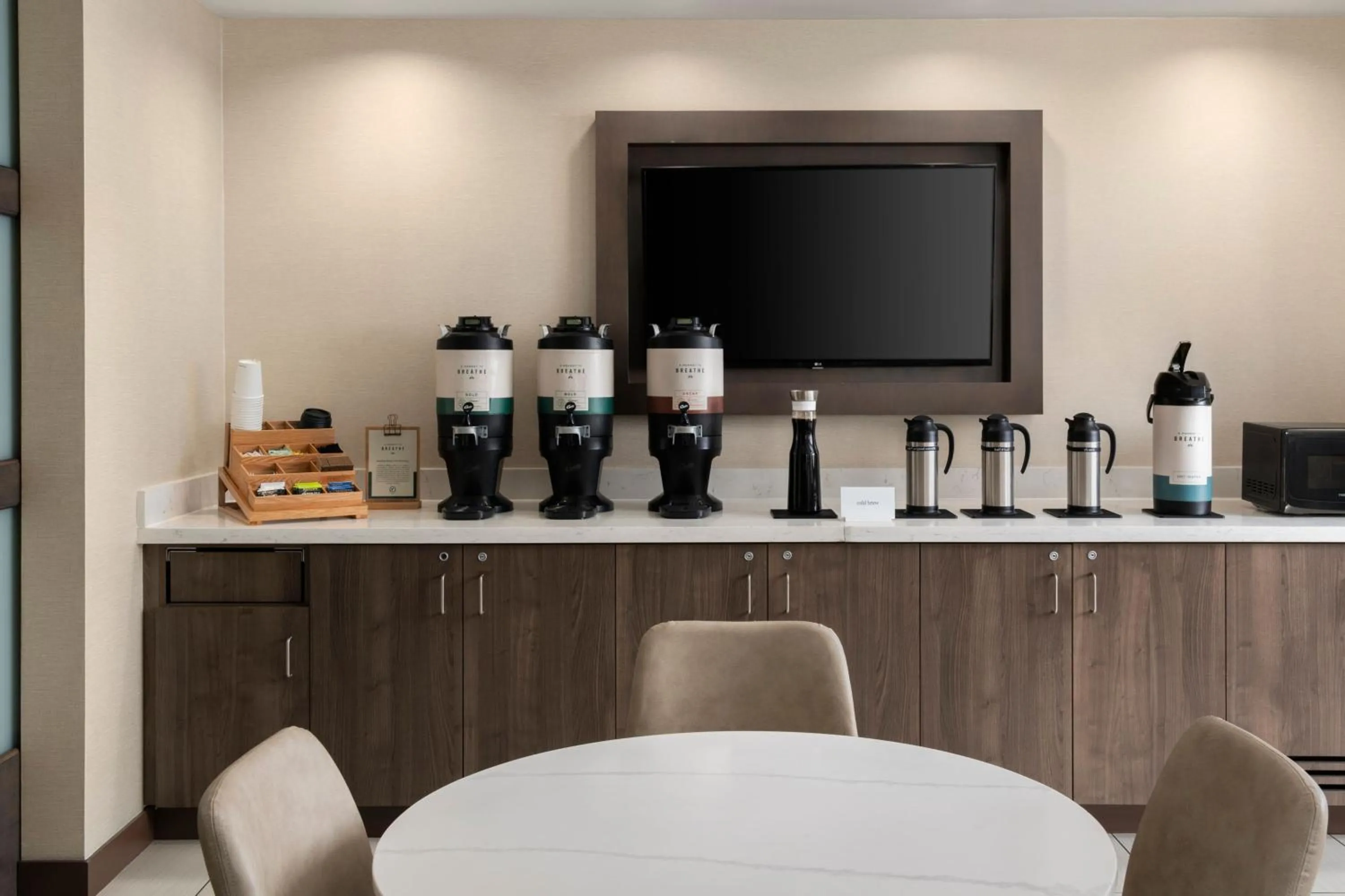 Lounge or bar in Residence Inn by Marriott Milwaukee West