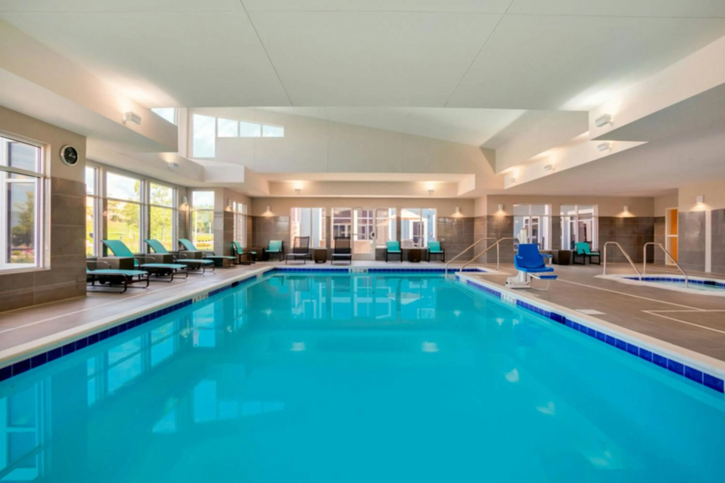 Swimming pool in Residence Inn by Marriott Kingston