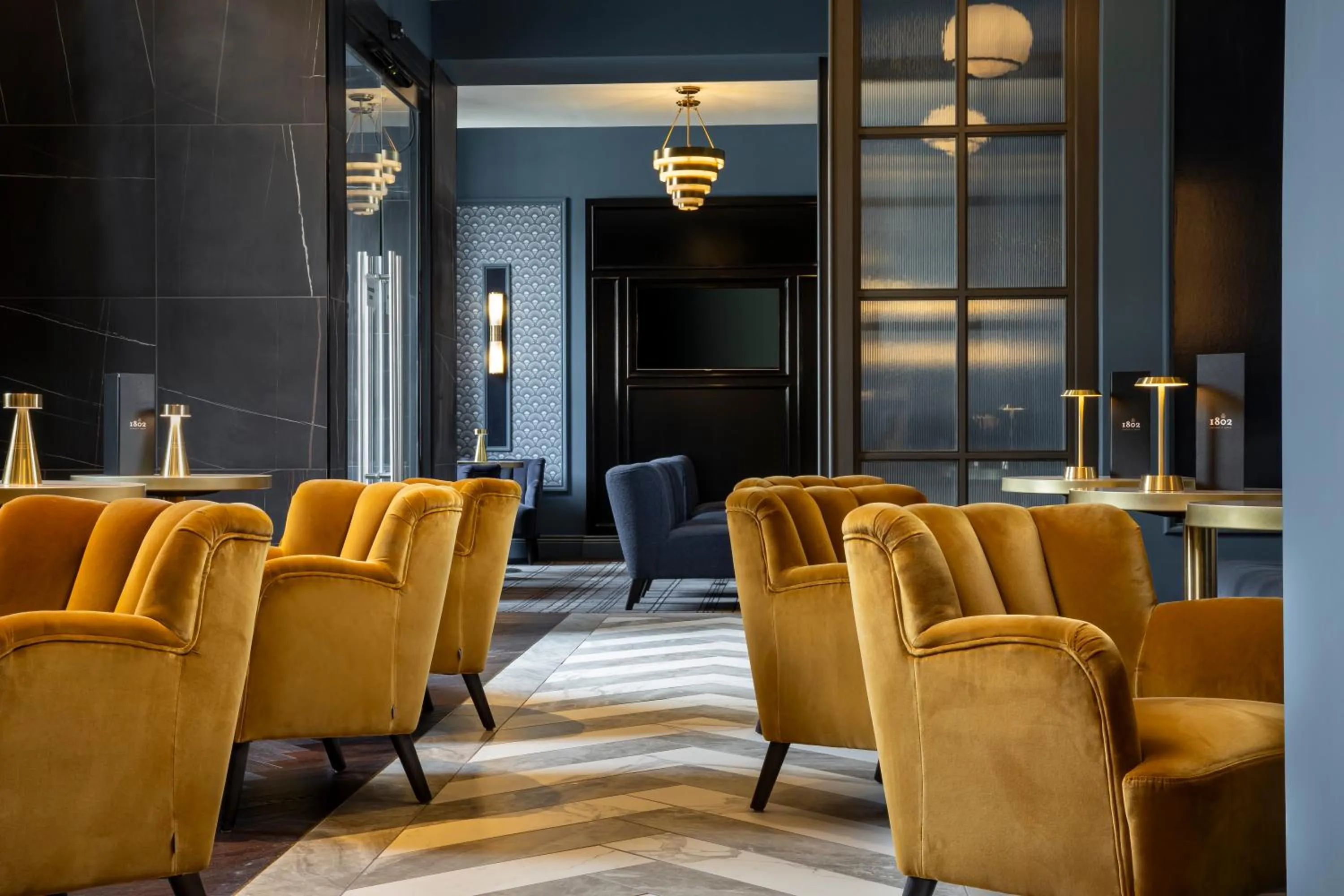 Lounge or bar in Courtyard by Marriott Edinburgh