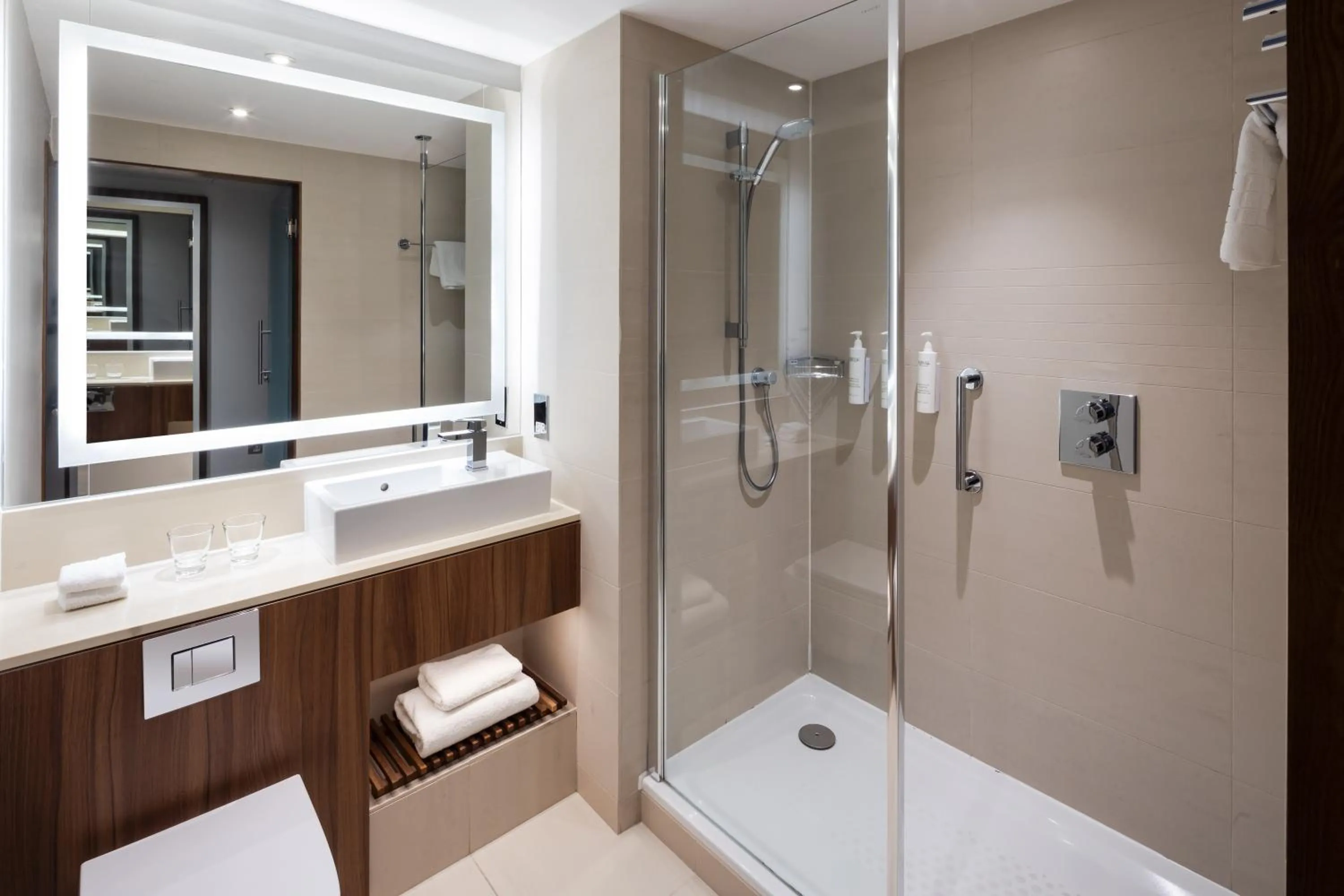 Bathroom in Courtyard by Marriott Edinburgh