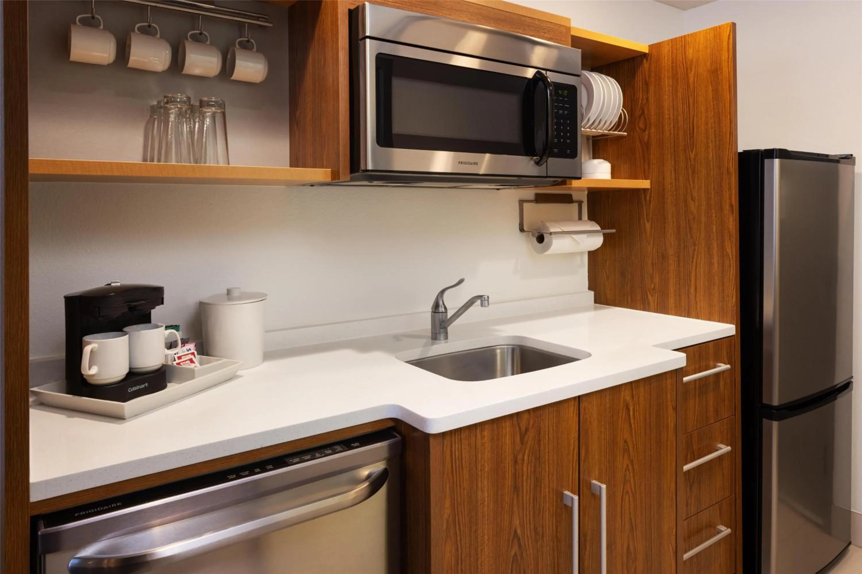 Kitchen or kitchenette in Home2 Suites by Hilton Roseville Minneapolis