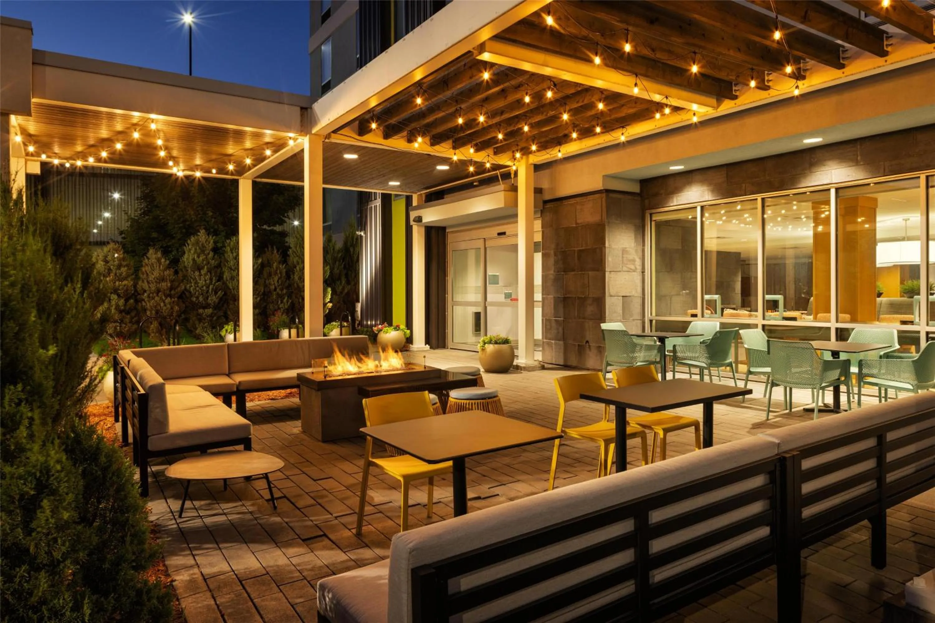 Patio in Home2 Suites by Hilton Roseville Minneapolis