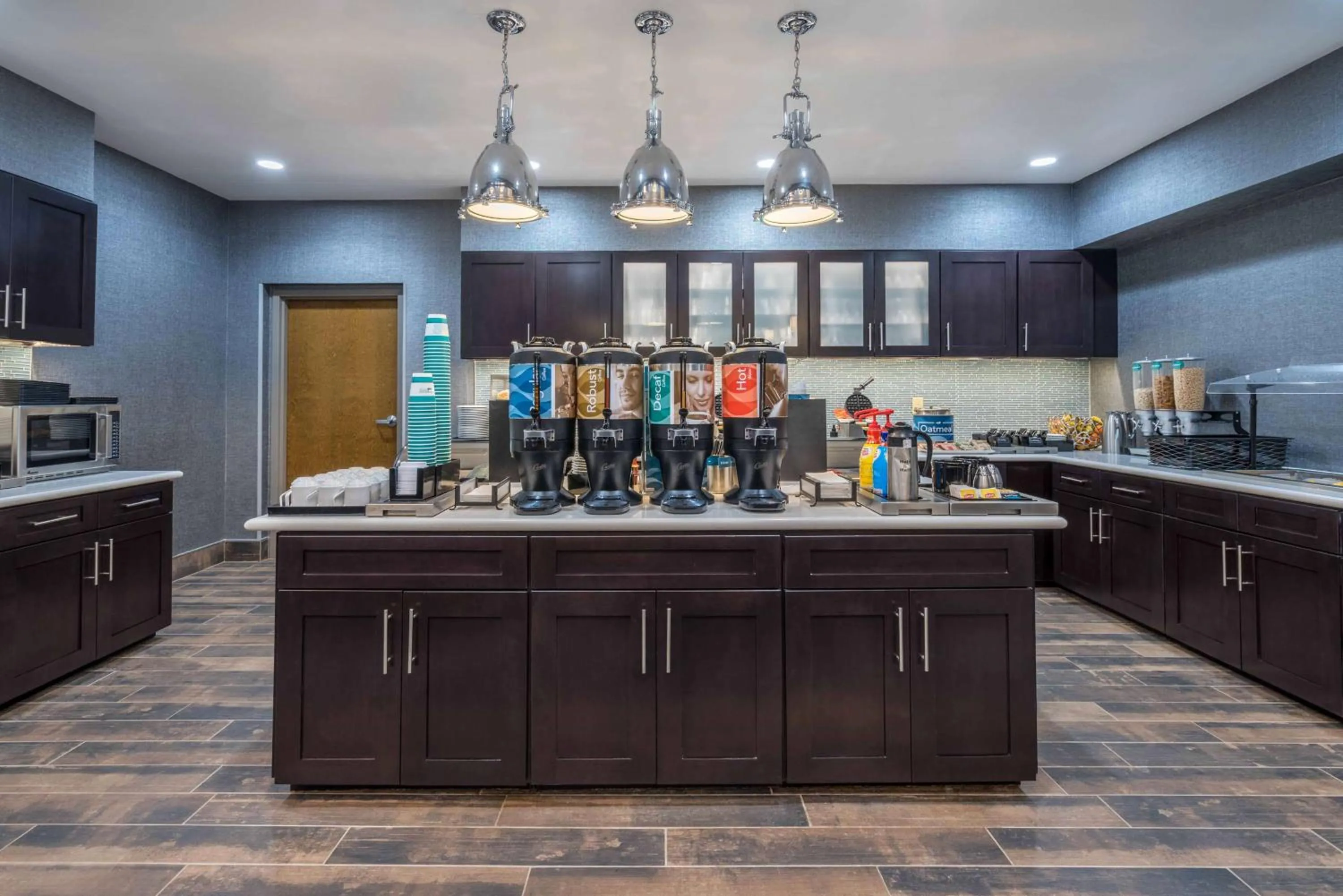 Dining area in Homewood Suites by Hilton Philadelphia Plymouth Meeting