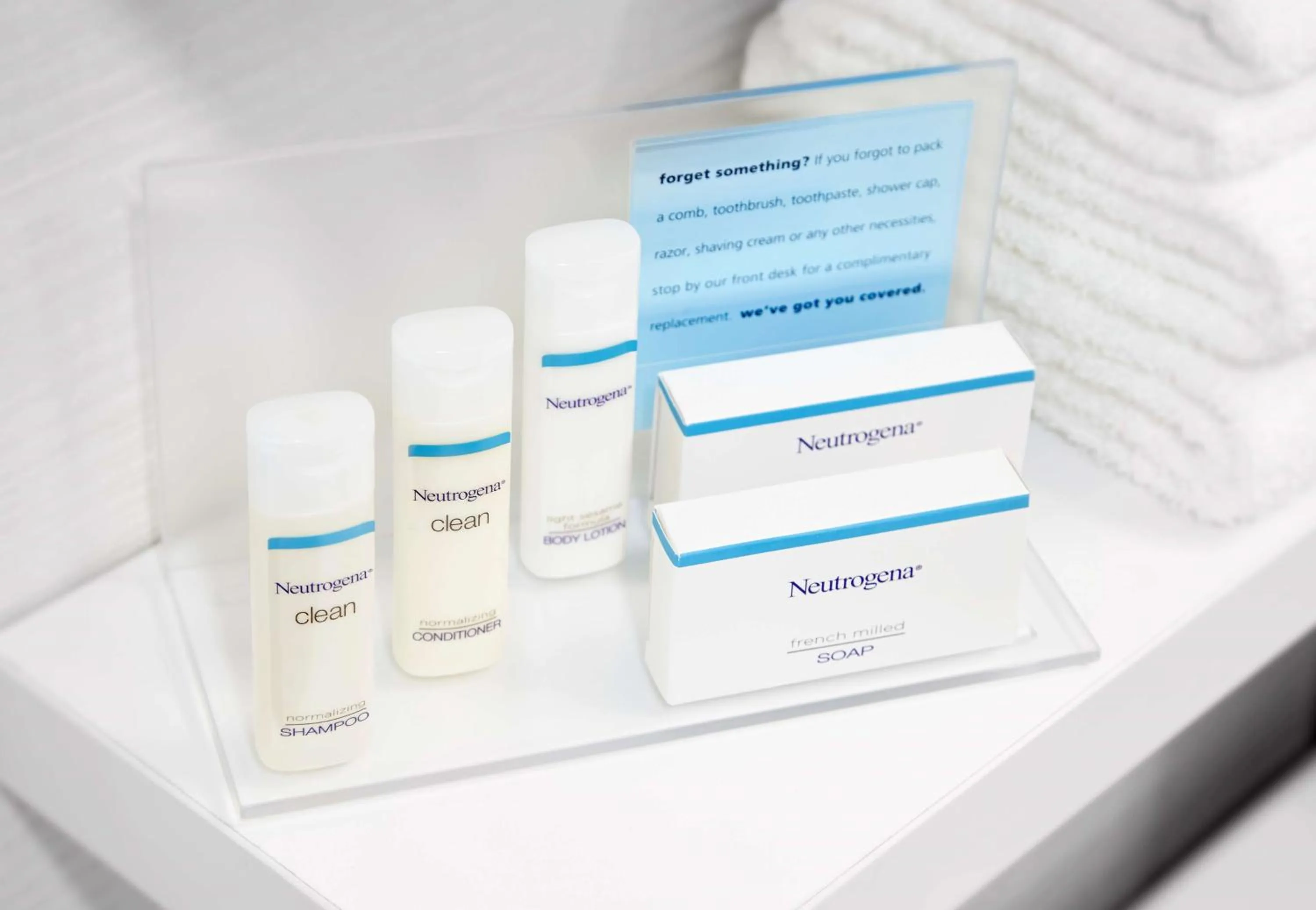 Bathroom in Hampton Inn & Suites Pittsburgh Airport South/Settlers Ridge