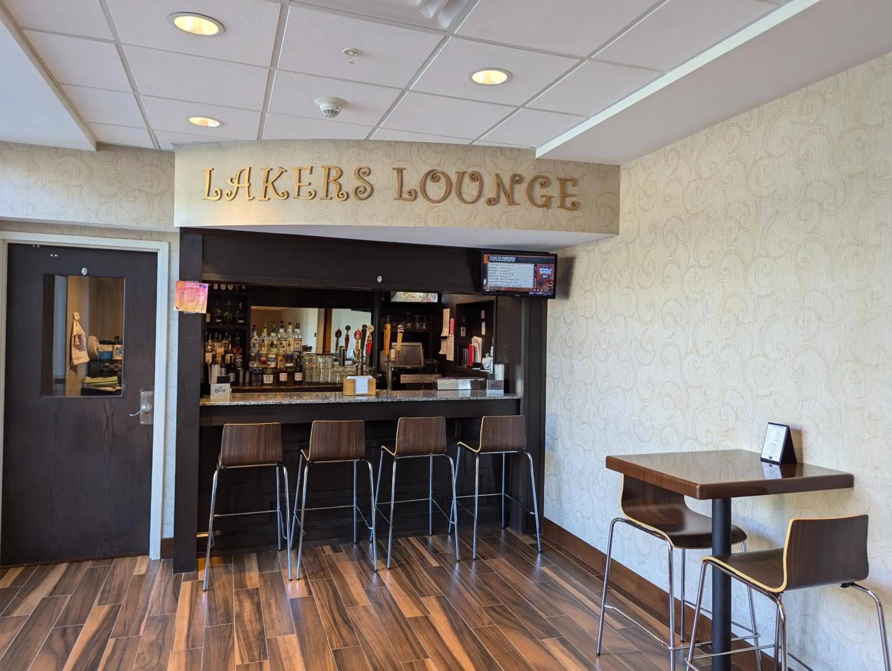 Lounge or bar in Hampton Inn & Suites Cazenovia, NY Lounge or bar in Hampton Inn & Suites Cazenovia, NY