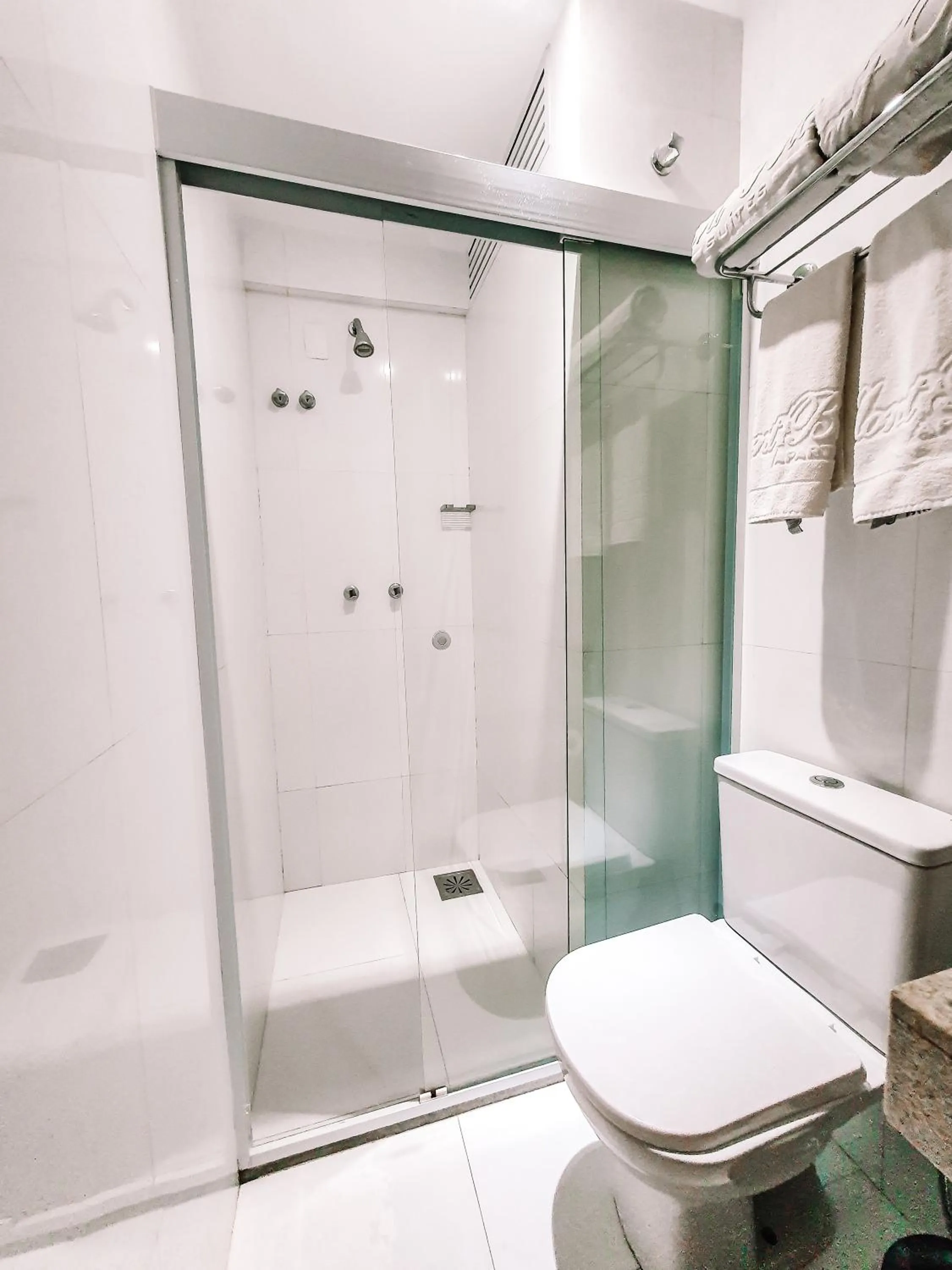Shower in Mont Blanc Suites Duque de Caxias