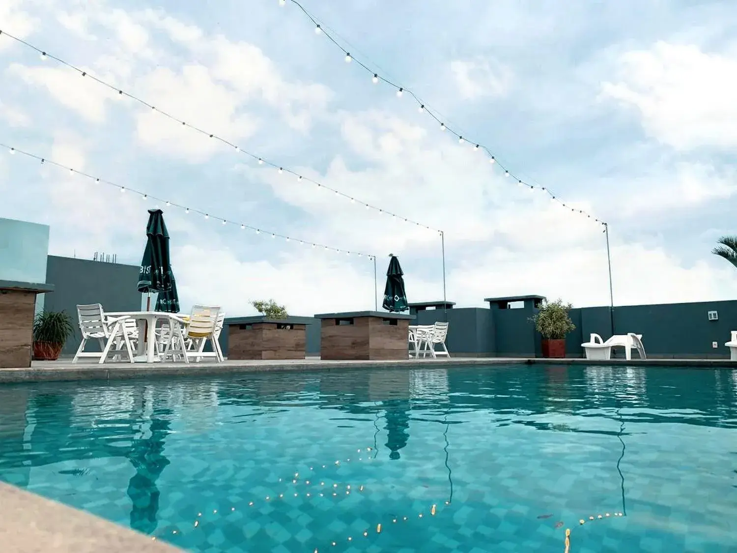 Swimming pool in Mont Blanc Suites Duque de Caxias Swimming pool in Mont Blanc Suites Duque de Caxias