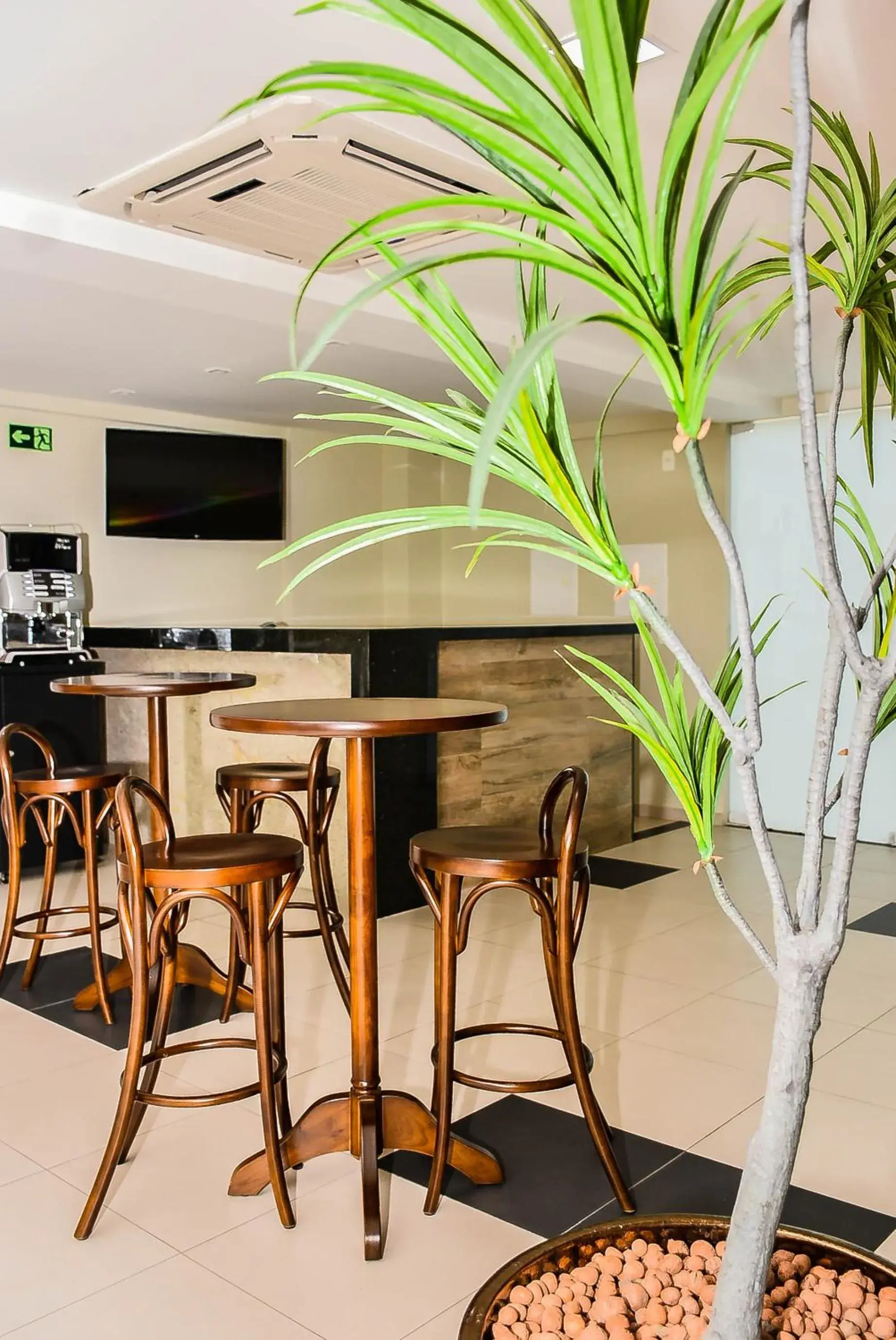 Lounge or bar in Mont Blanc Suites Duque de Caxias Lounge or bar in Mont Blanc Suites Duque de Caxias