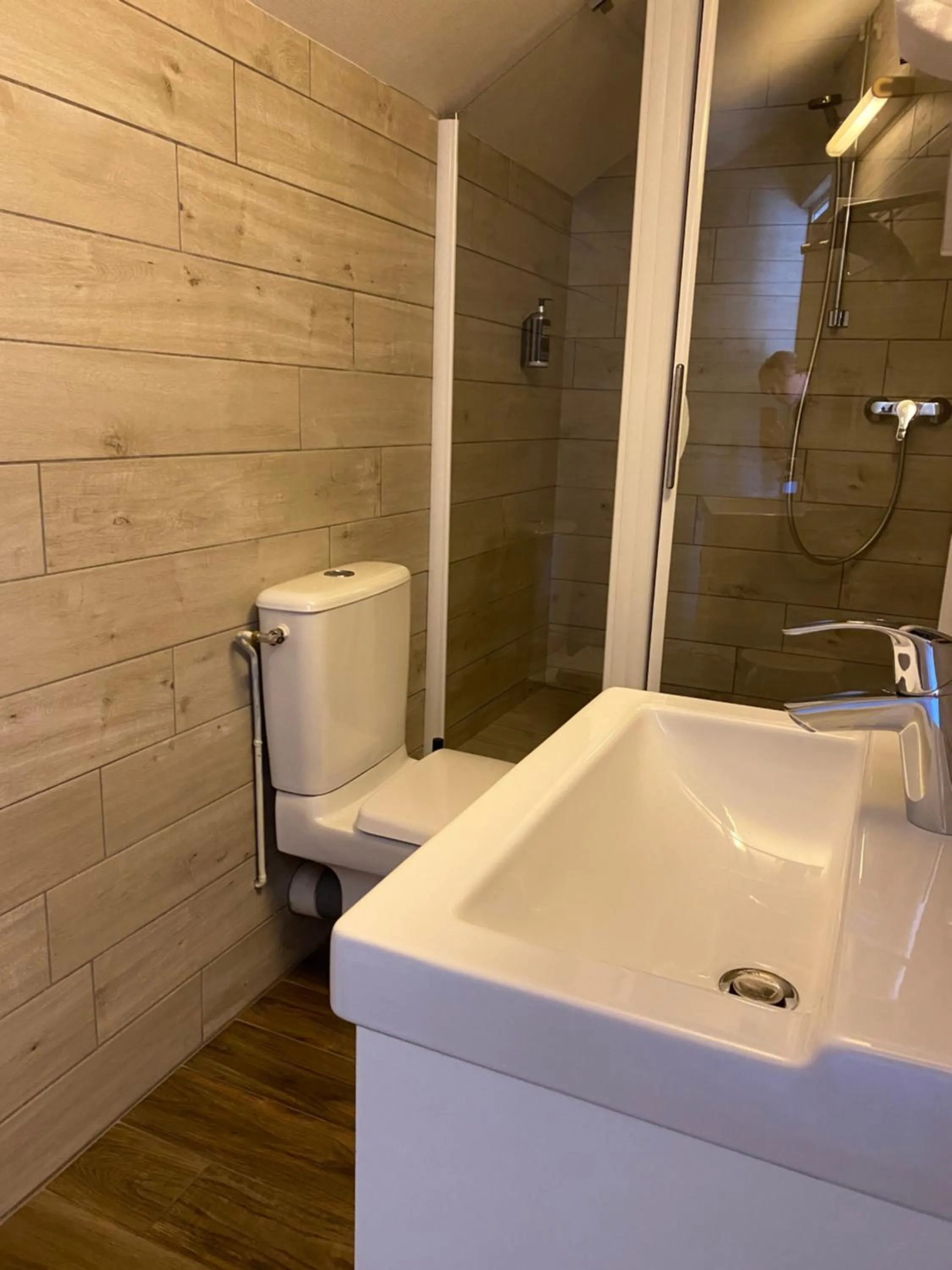 Bathroom in Hôtel du Château