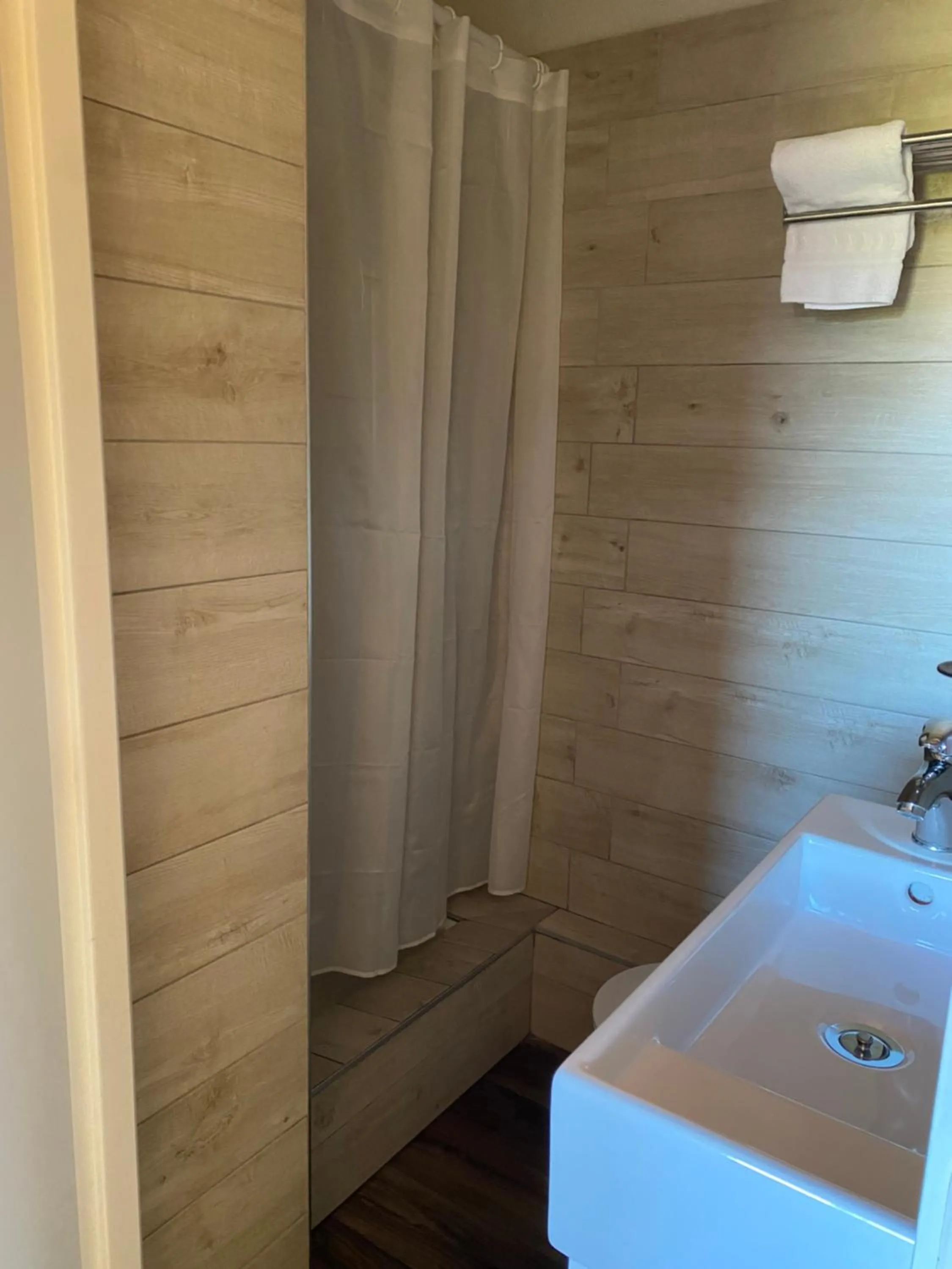 Bathroom in Hôtel du Château