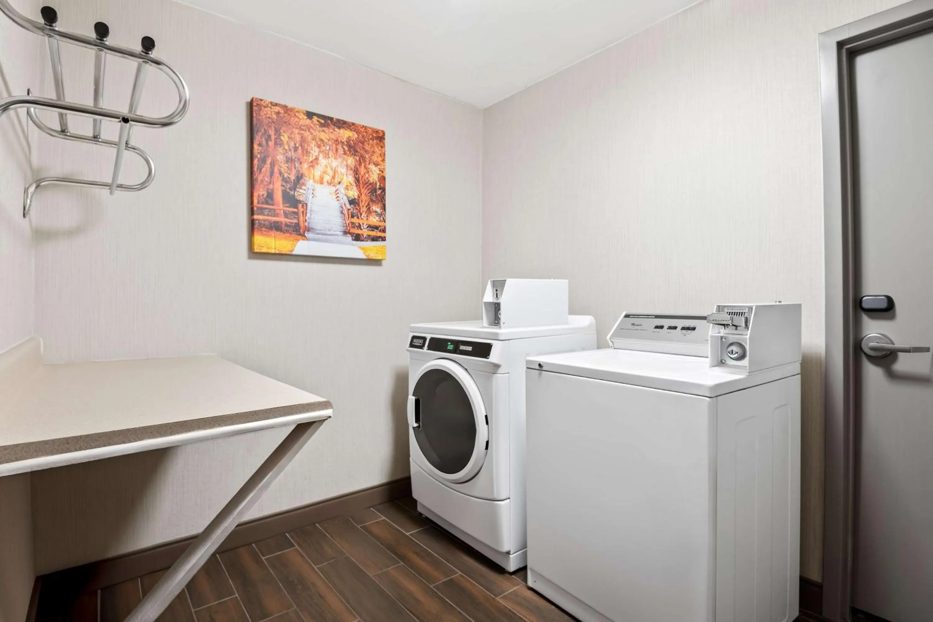 laundry in Hampton Inn Debary-Deltona