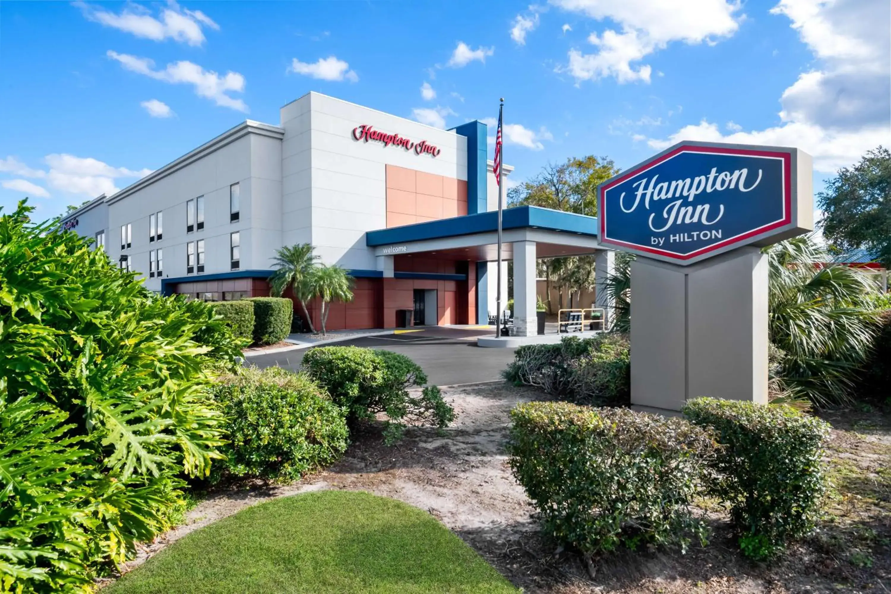 Property building in Hampton Inn Debary-Deltona Property building in Hampton Inn Debary-Deltona