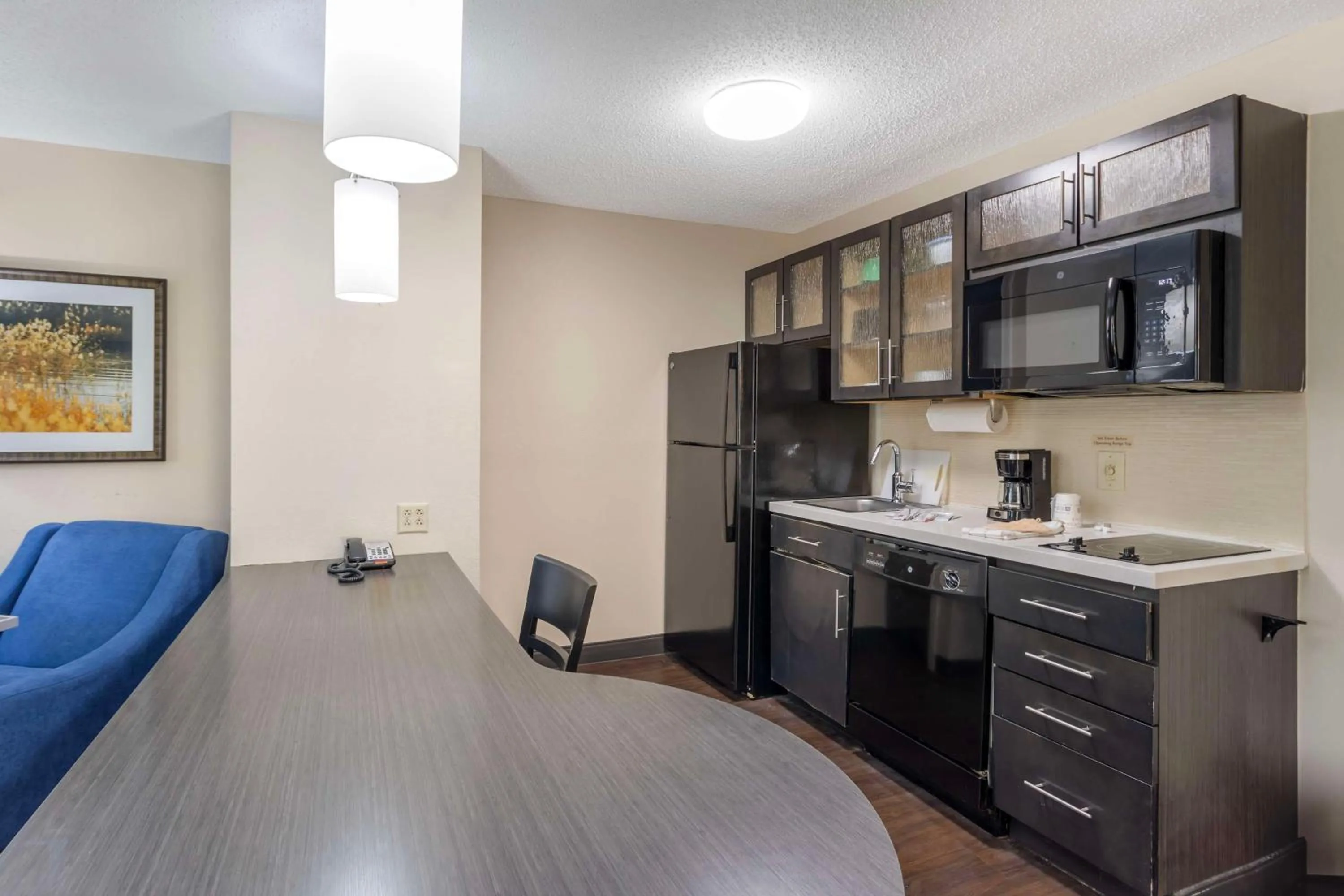 Kitchen or kitchenette in Executive Residency by Best Western Philadelphia-Willow Grove