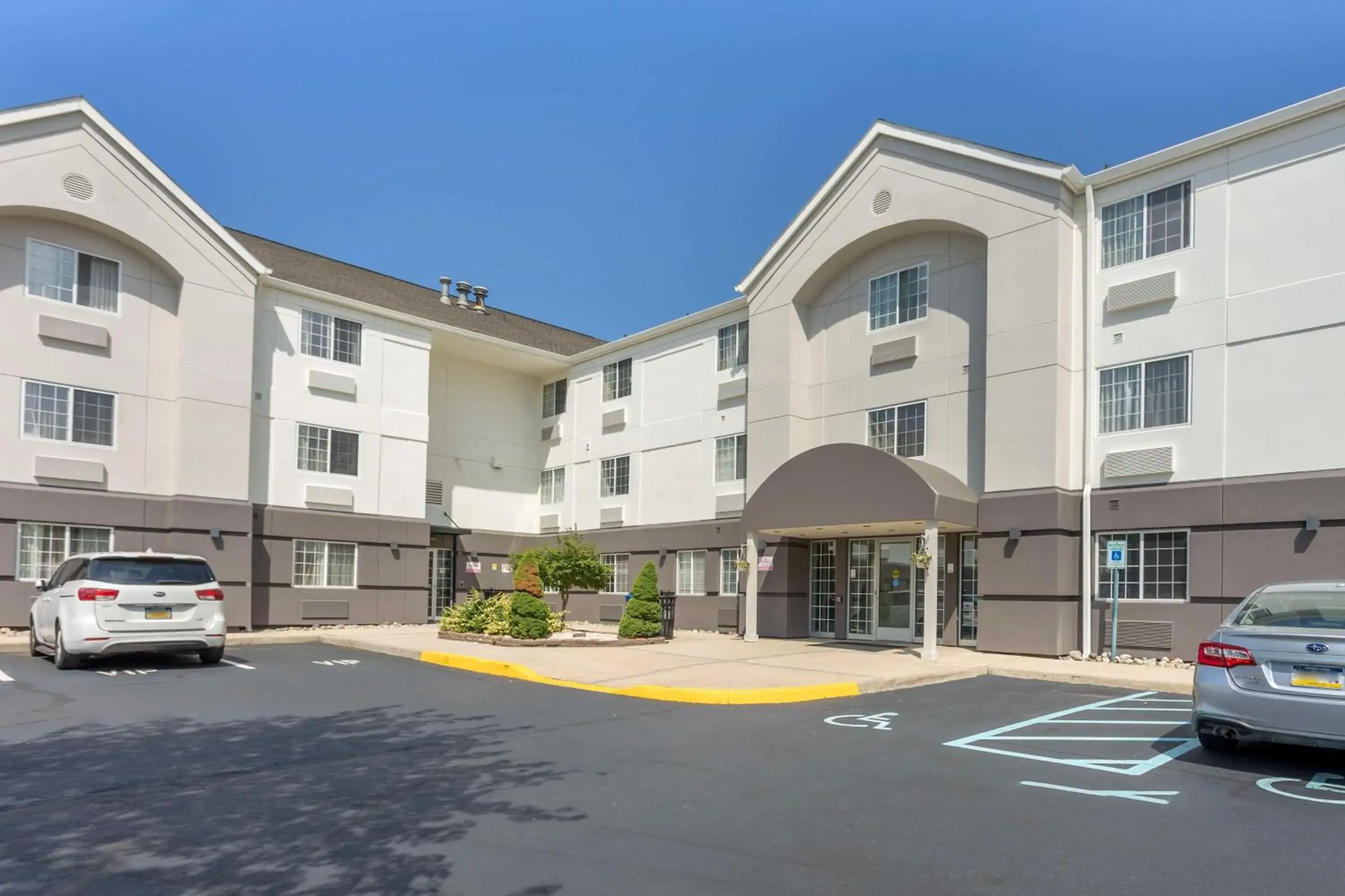 Property building in Executive Residency by Best Western Philadelphia-Willow Grove Property building in Executive Residency by Best Western Philadelphia-Willow Grove